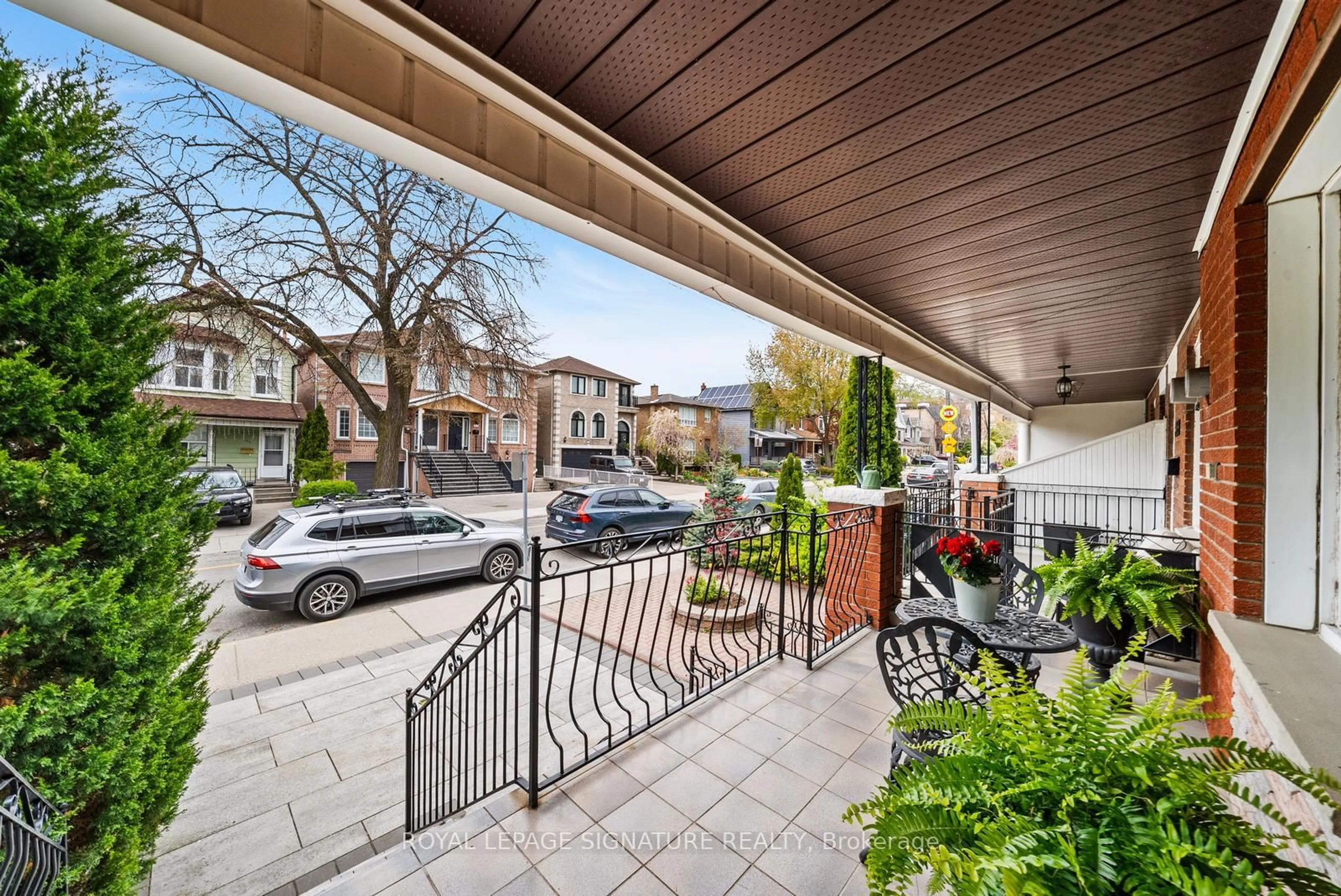 Patio, street for 387 Bartlett Ave, Toronto Ontario M6H 3G8