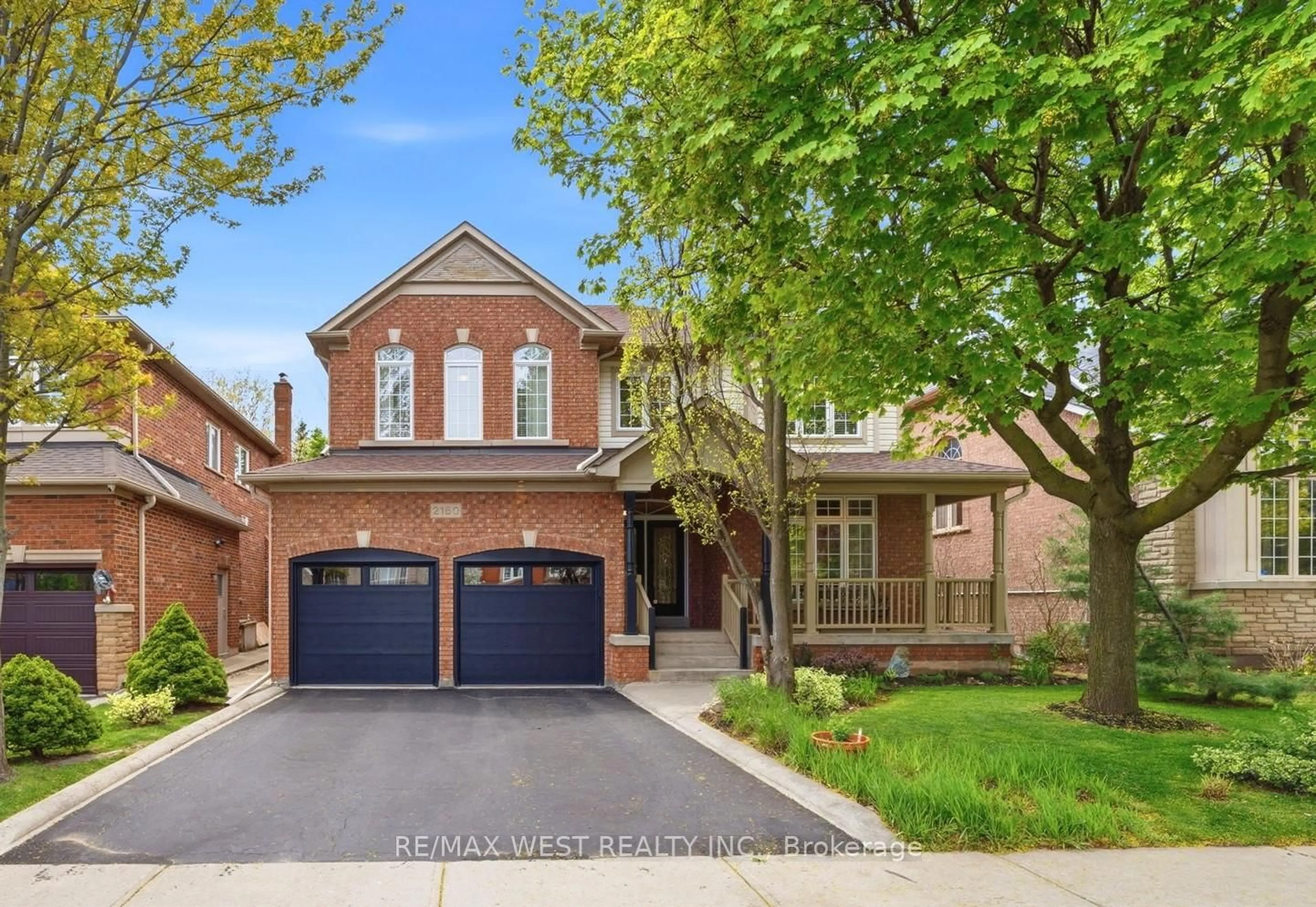 Home with brick exterior material, street for 2180 North Ridge Tr, Oakville Ontario L6H 5M3