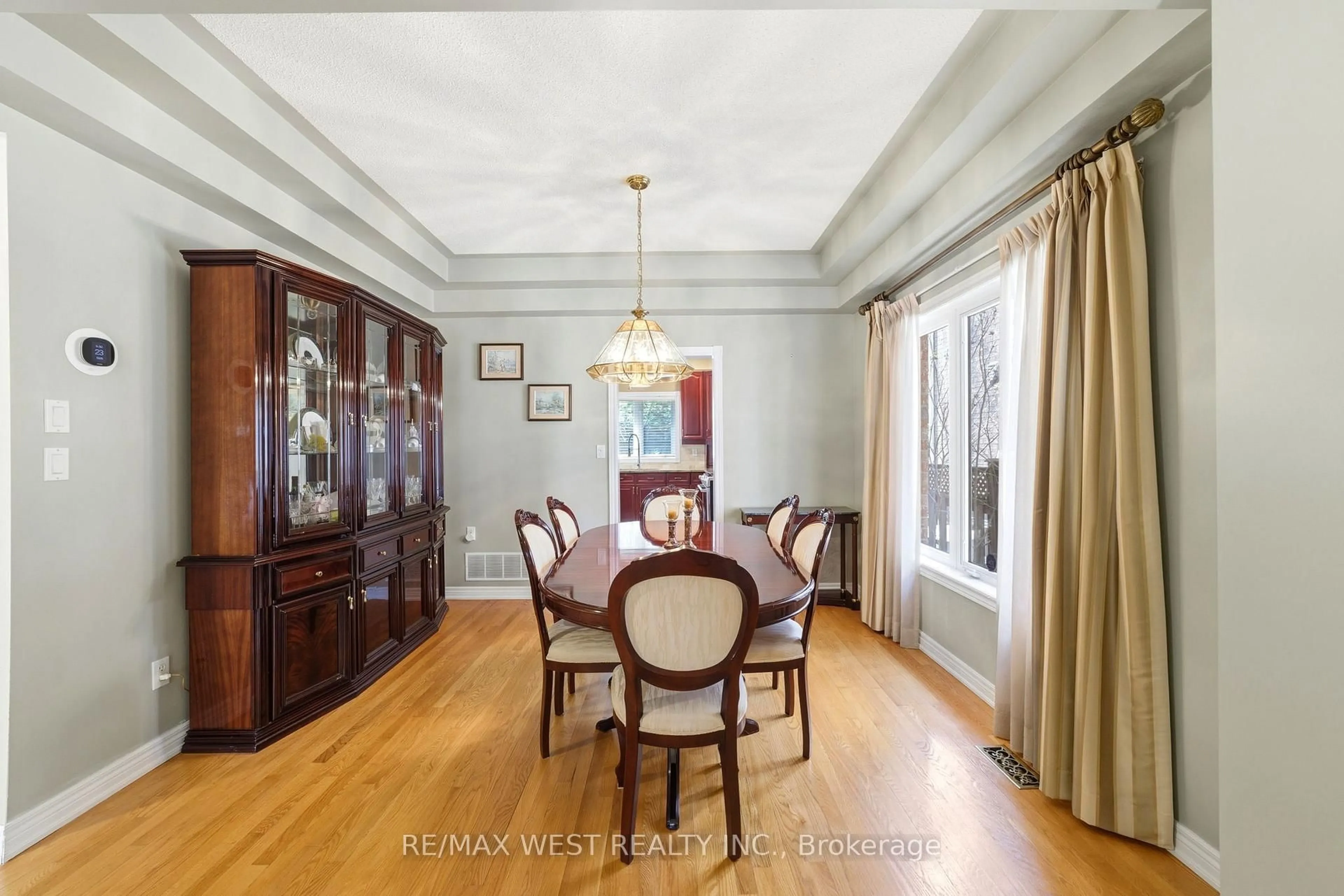 Dining room, unknown for 2180 North Ridge Tr, Oakville Ontario L6H 5M3