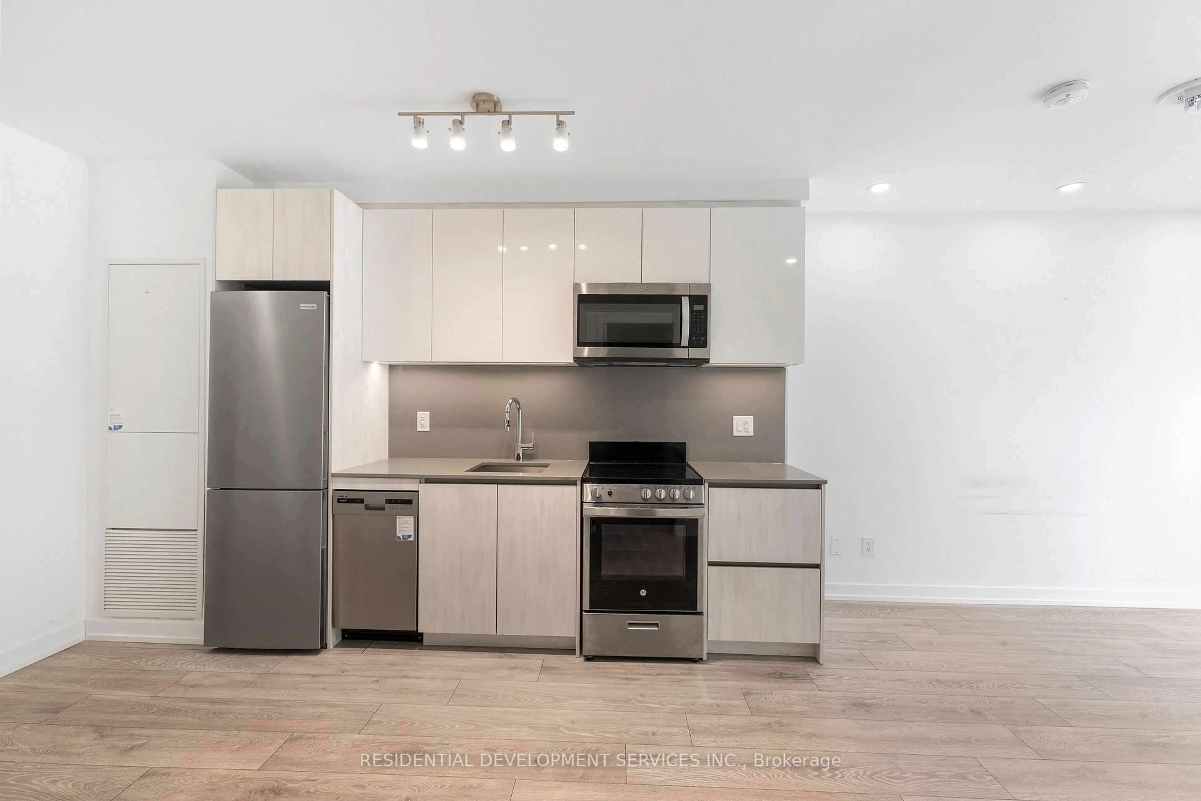 Standard kitchen, unknown for 11 Maryport Ave #131, Toronto Ontario M3M 0E2