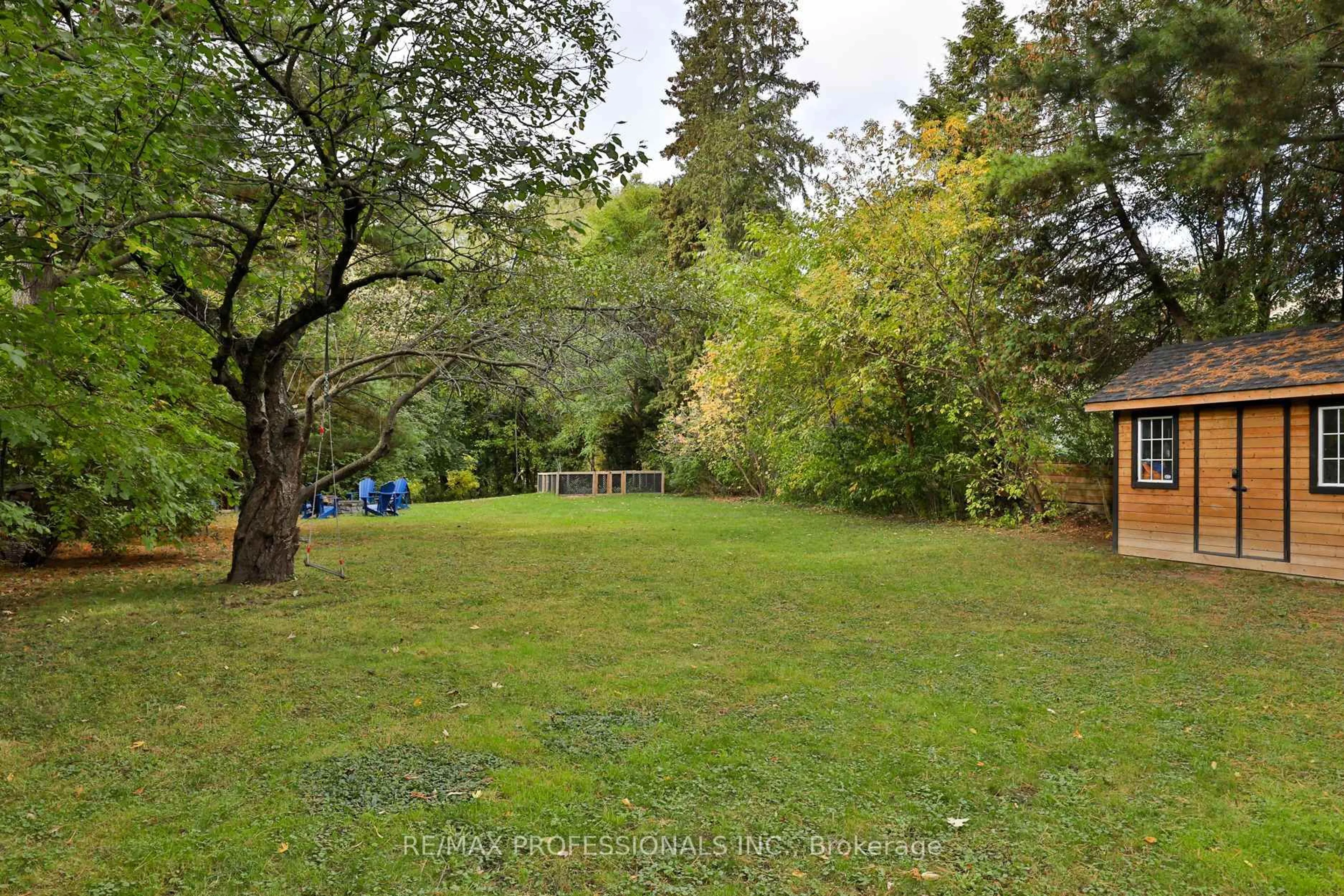 Patio, forest/trees view for 52 Bonnyview Dr, Toronto Ontario M8Y 3G6