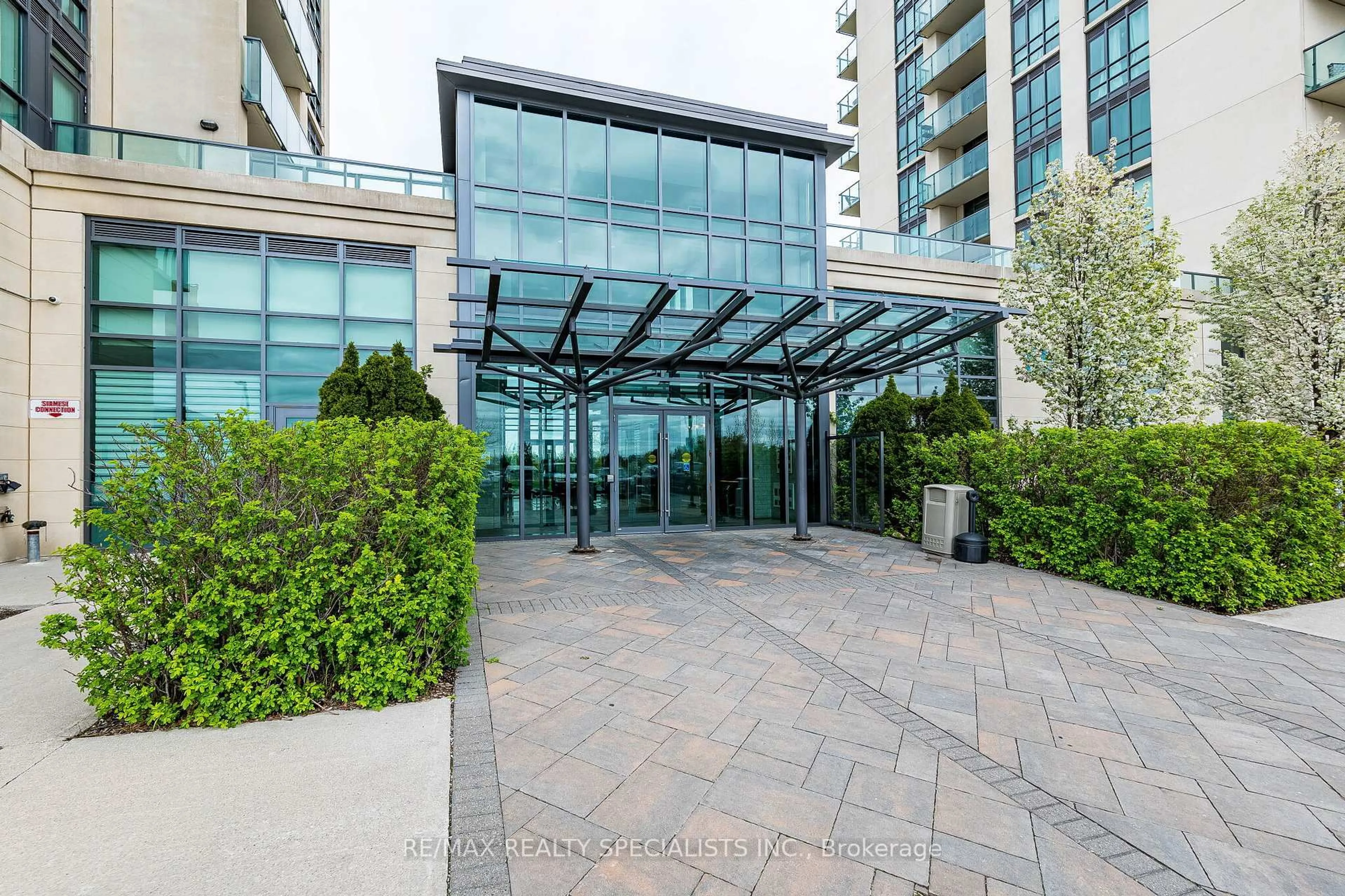Indoor foyer for 45 Yorkland Blvd #805, Brampton Ontario L6P 4B4