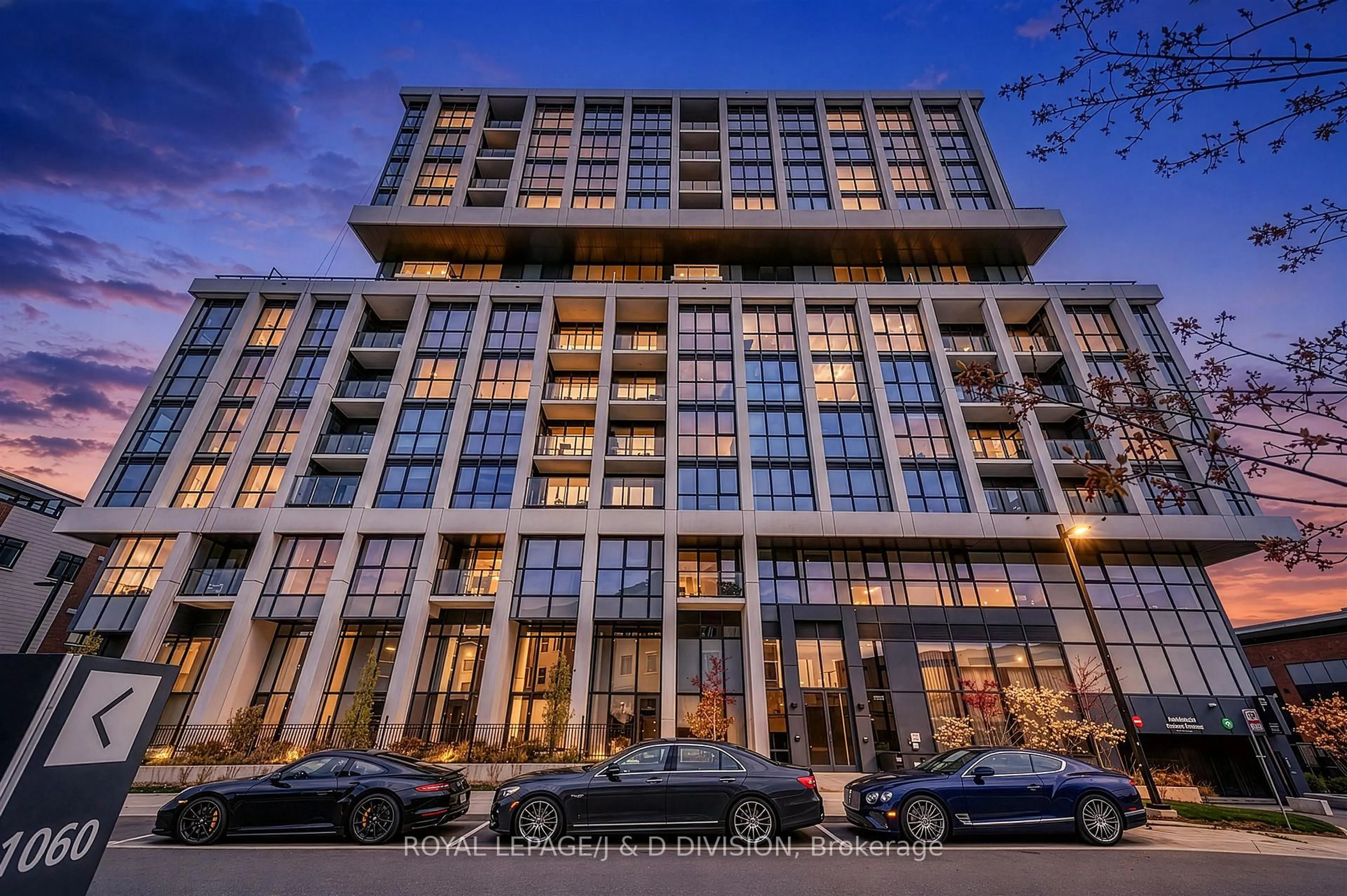 Indoor foyer for 1063 Douglas McCurdy Common #903, Mississauga Ontario L5G 0C5