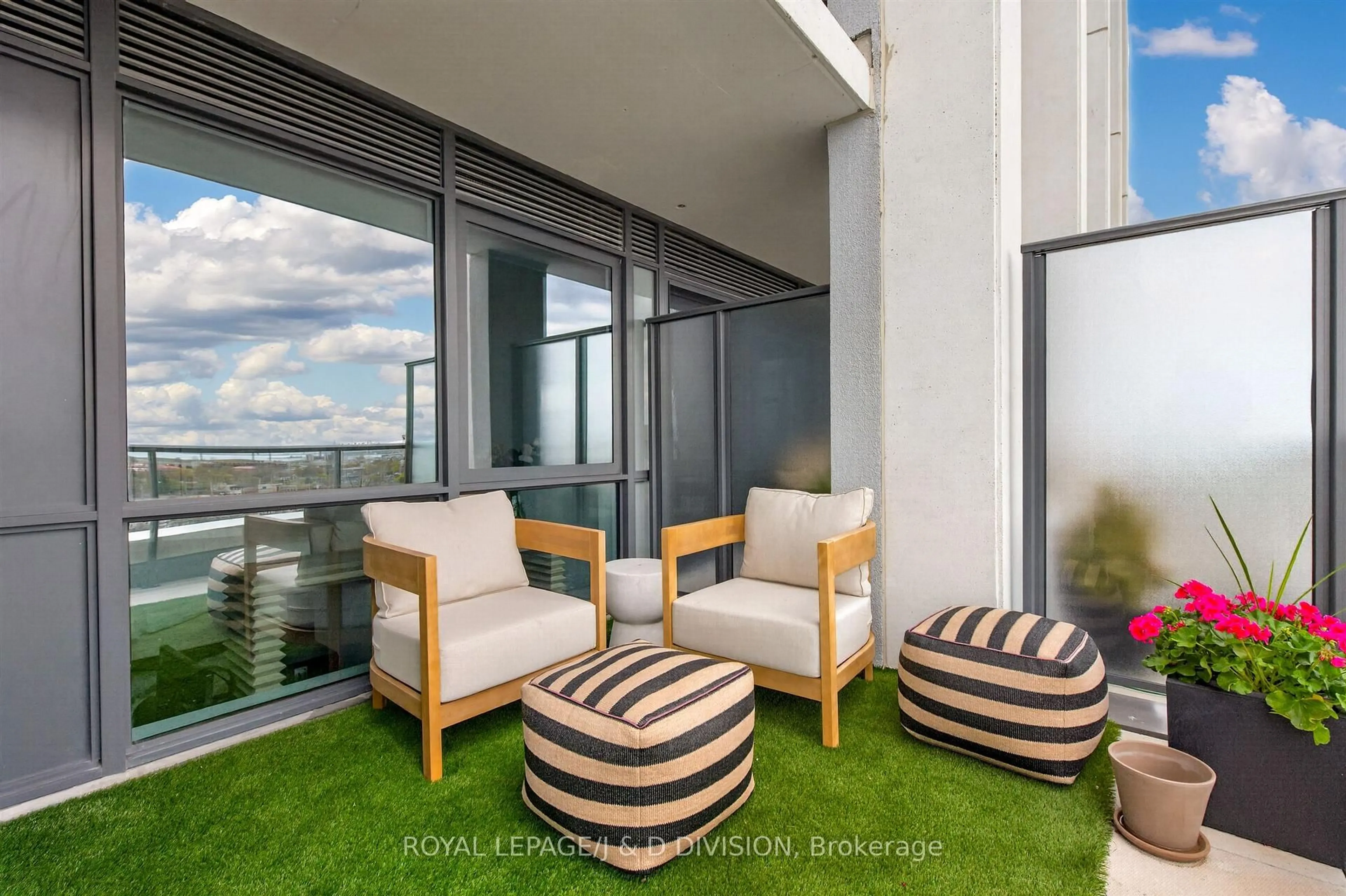 Patio, unknown for 1063 Douglas McCurdy Common #903, Mississauga Ontario L5G 0C5