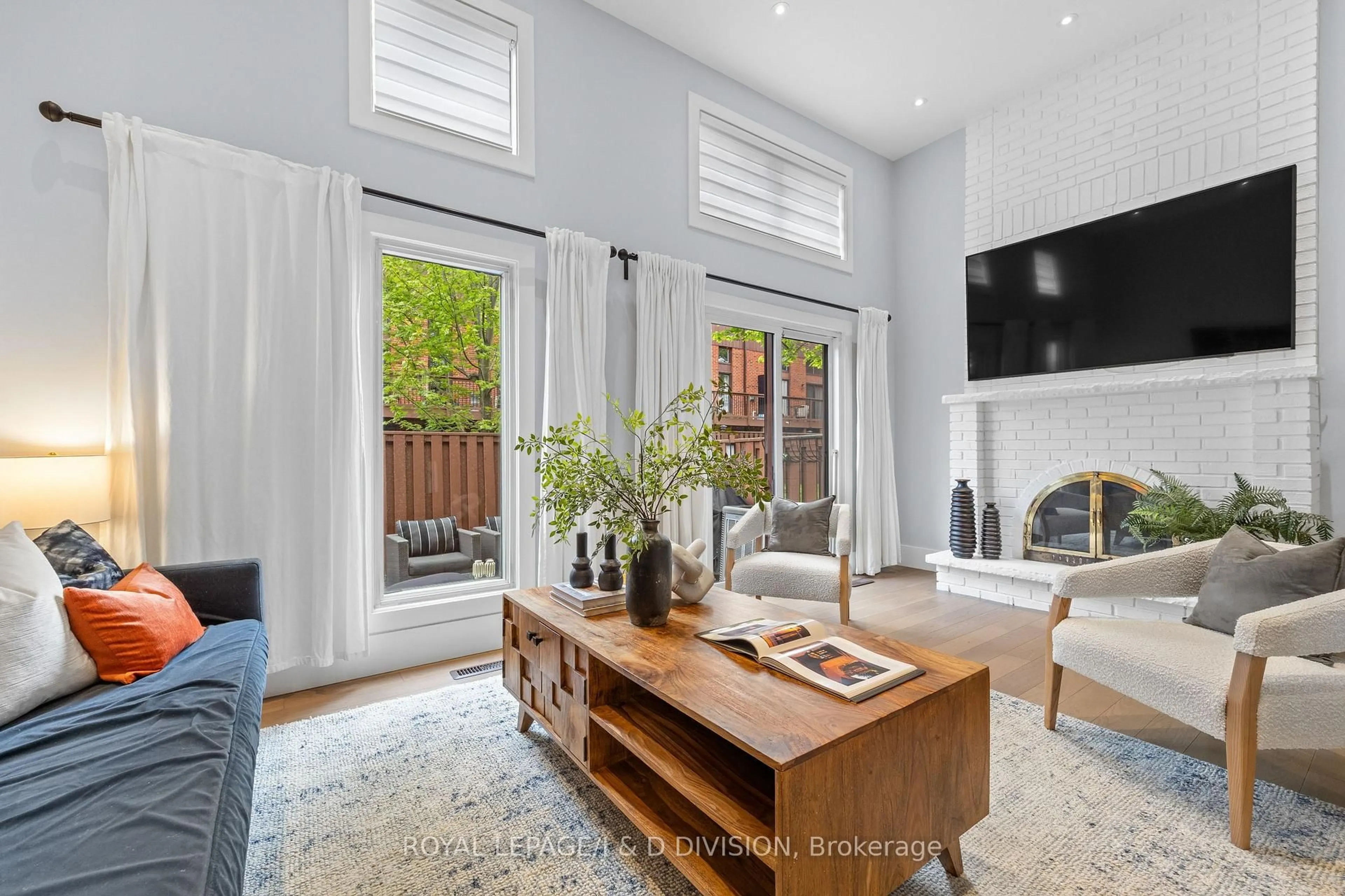 Living room with furniture, unknown for 4165 Fieldgate Dr #107, Mississauga Ontario L4W 2M9