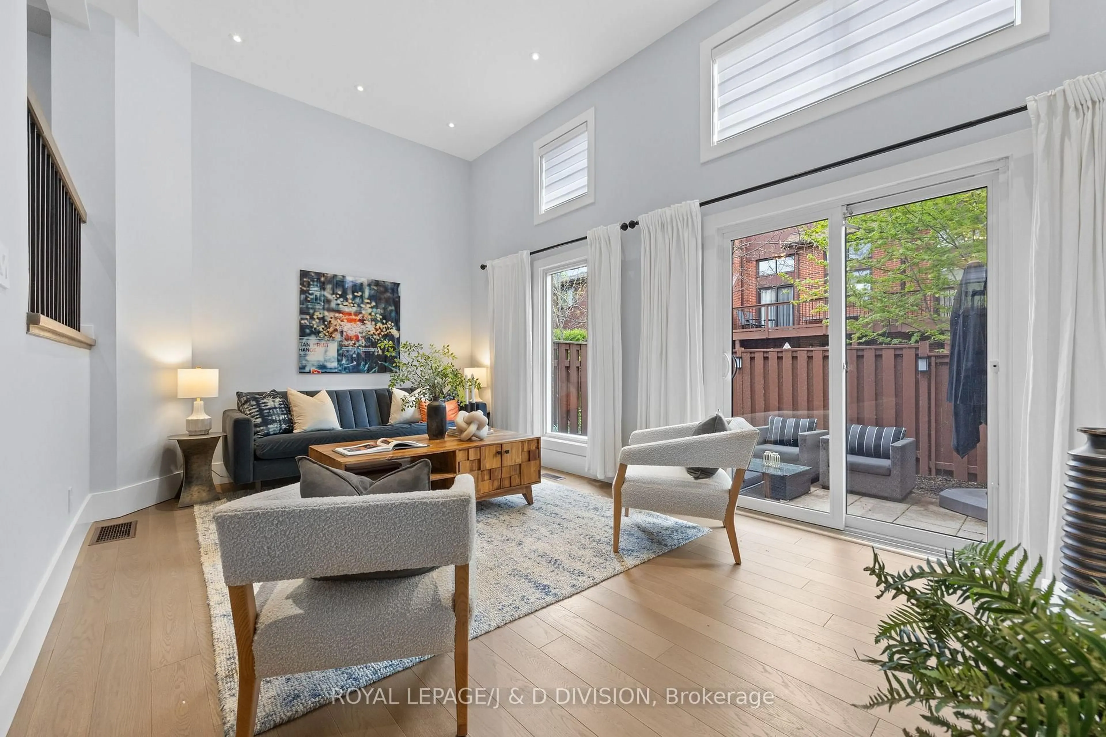 Living room with furniture, unknown for 4165 Fieldgate Dr #107, Mississauga Ontario L4W 2M9