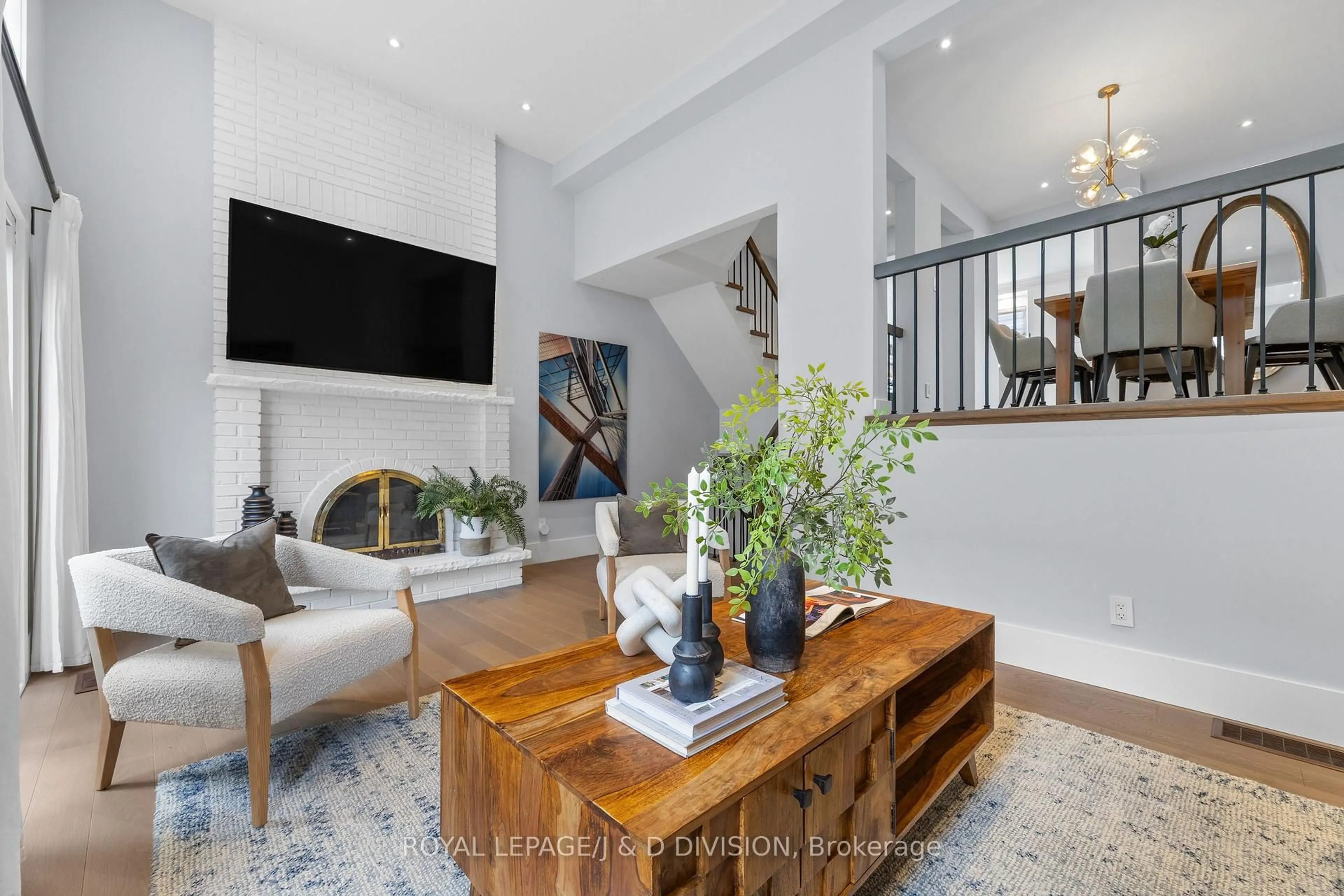 Living room with furniture, unknown for 4165 Fieldgate Dr #107, Mississauga Ontario L4W 2M9