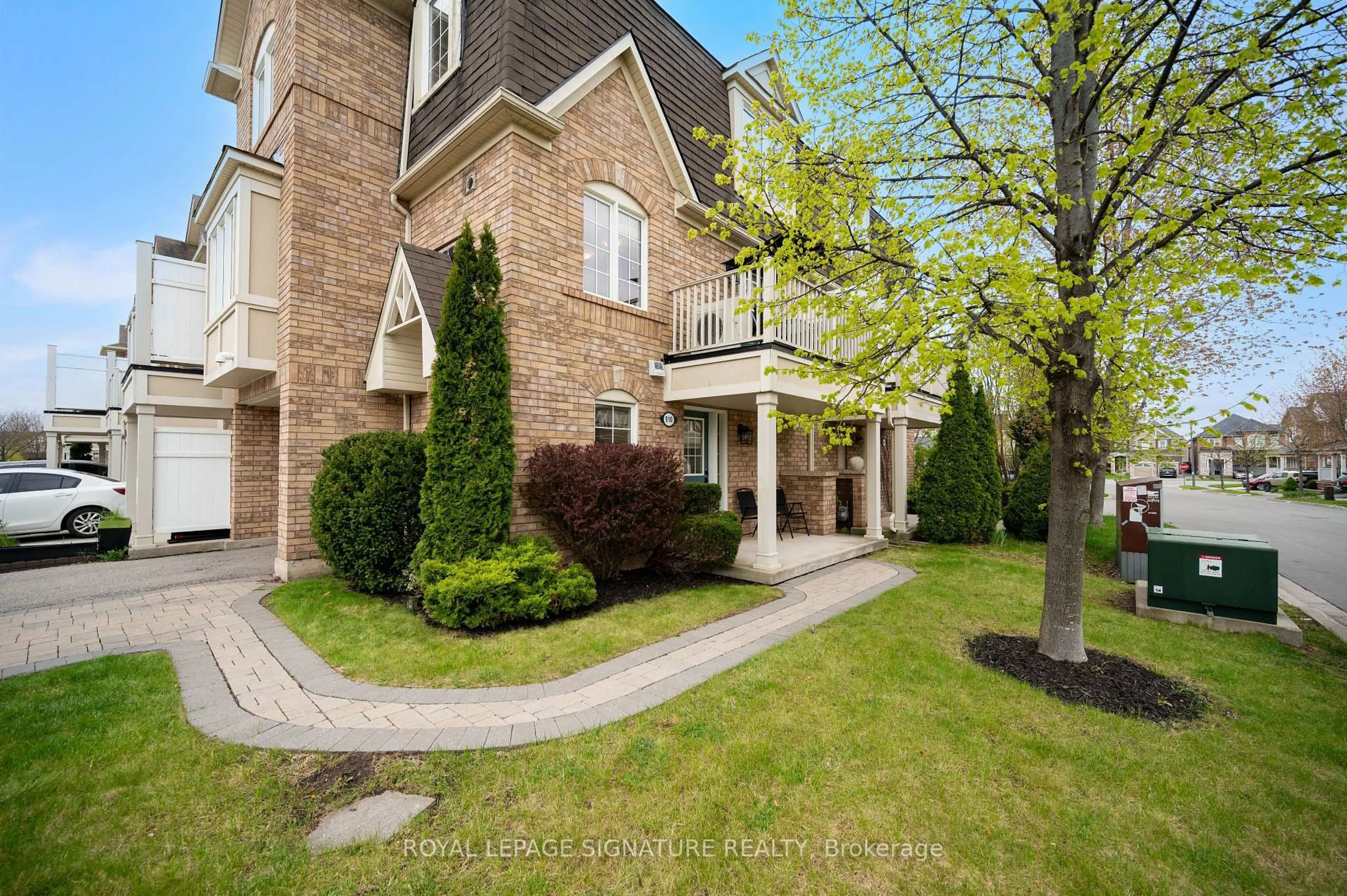 Patio, street for 910 Deverell Pl, Milton Ontario L9T 0M4