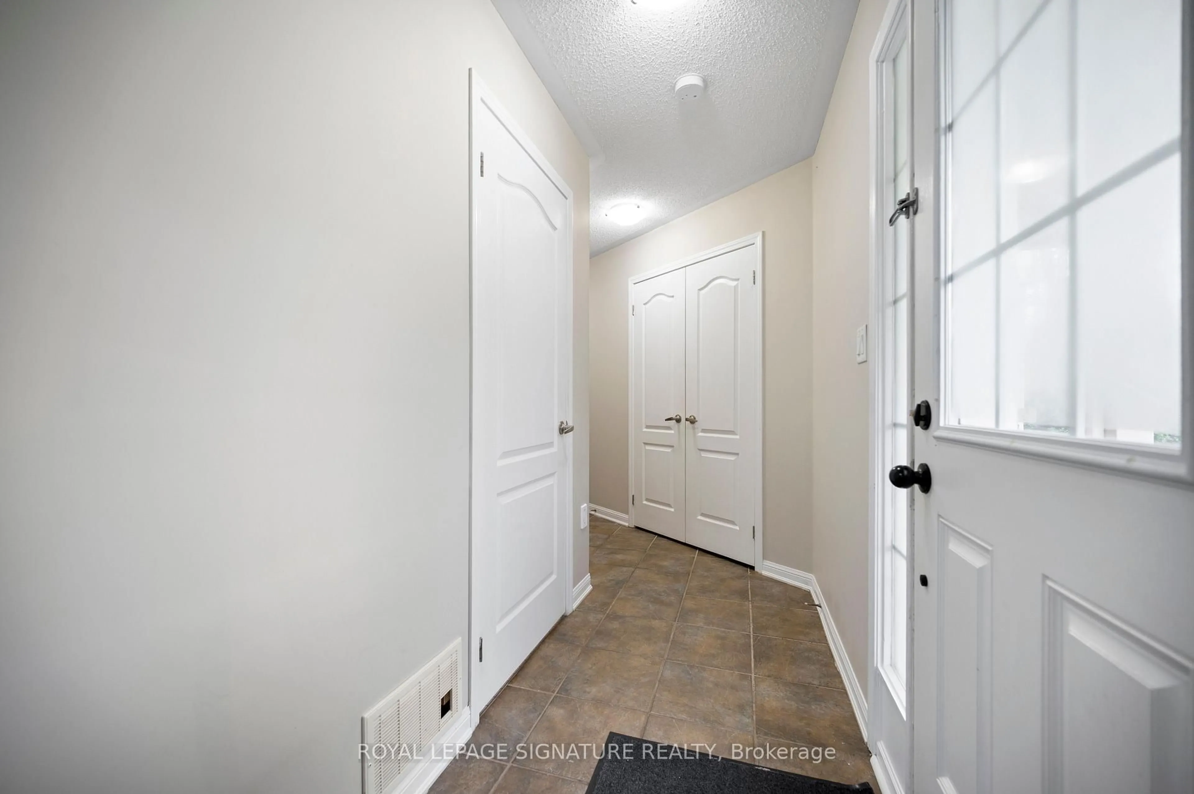 Indoor entryway for 910 Deverell Pl, Milton Ontario L9T 0M4