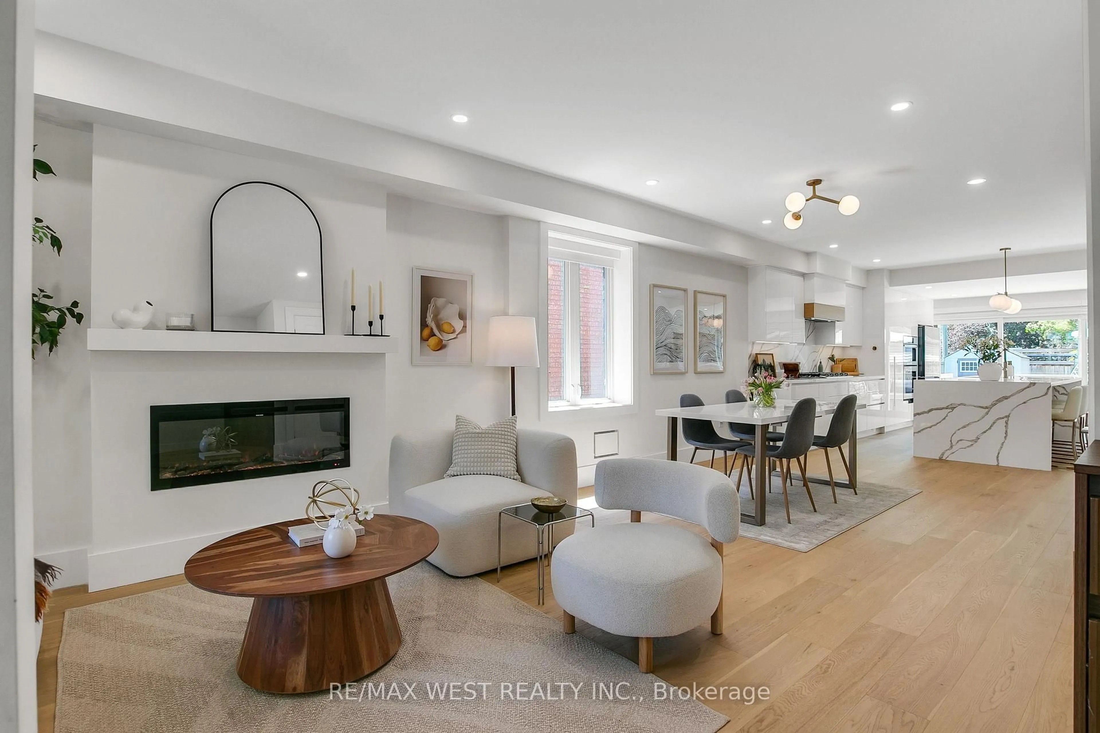 Living room with furniture, unknown for 106 Brookside Ave, Toronto Ontario M6S 4G9