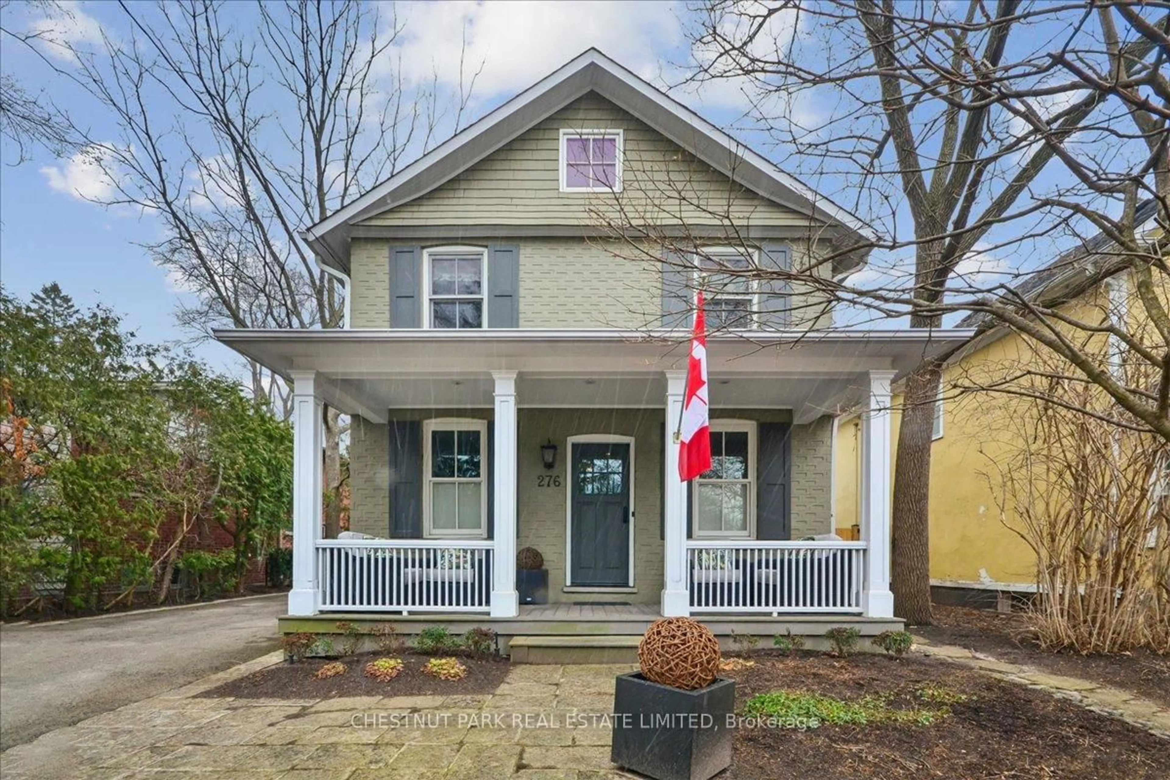 Home with vinyl exterior material, street for 276 Spruce St, Oakville Ontario L6J 2G7