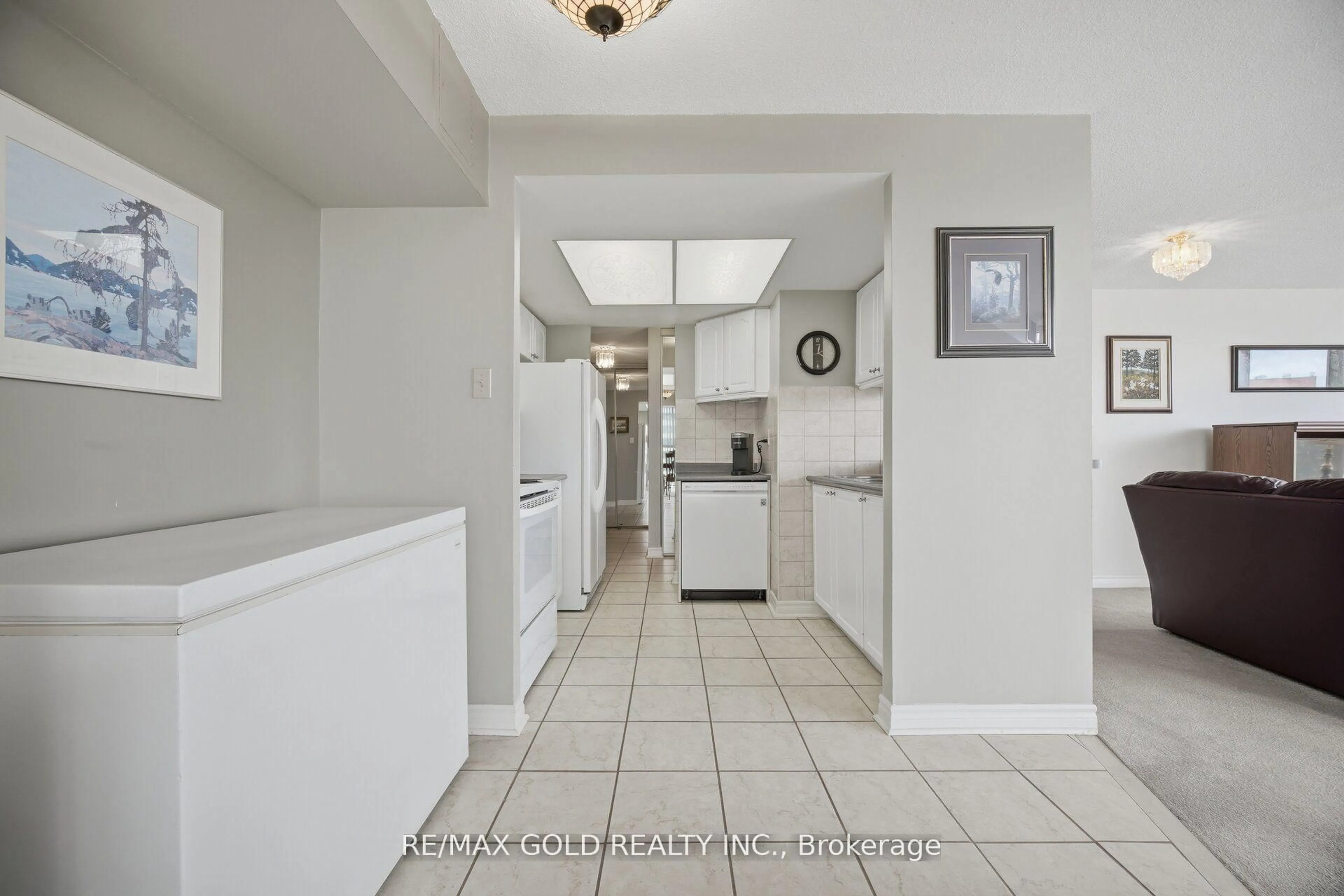 Unknown for 2091 Hurontario St #908, Mississauga Ontario L5A 4E6