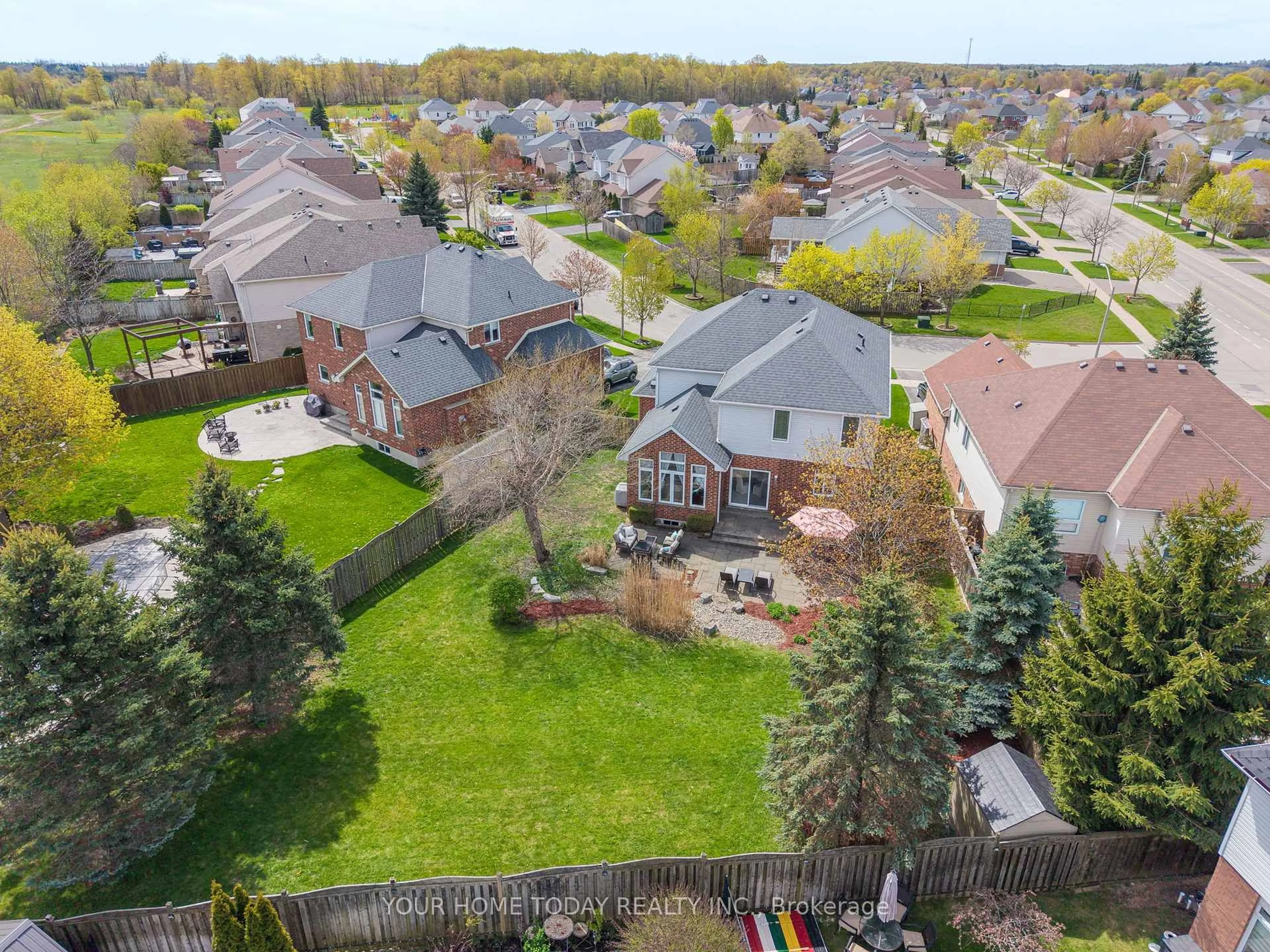 A pic from outside/outdoor area/front of a property/back of a property/a pic from drone, street for 3 Nelles St, Halton Hills Ontario L7J 2Y7