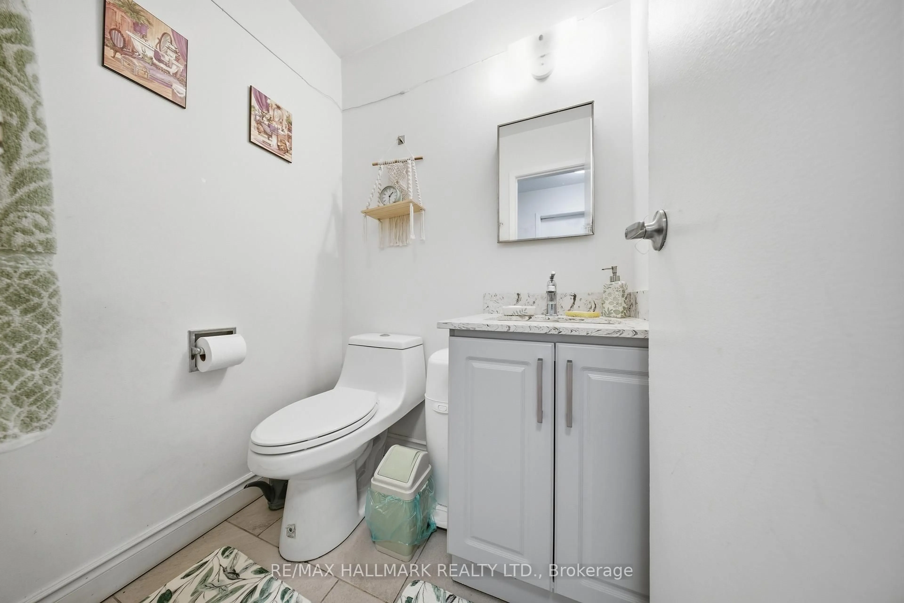 Standard bathroom, ceramic/tile floor for 6240 Montevideo Rd #19, Mississauga Ontario L5N 2N7