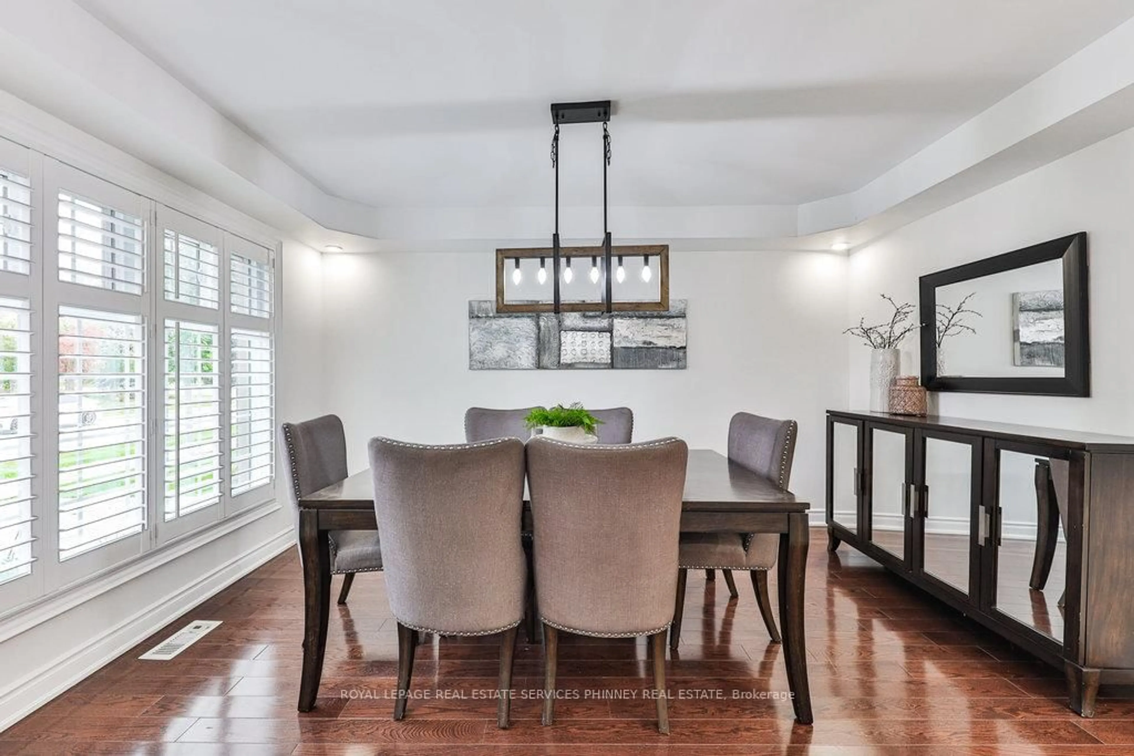 Dining room, wood/laminate floor for 200 Lexington Rd, Oakville Ontario L6H 6L6