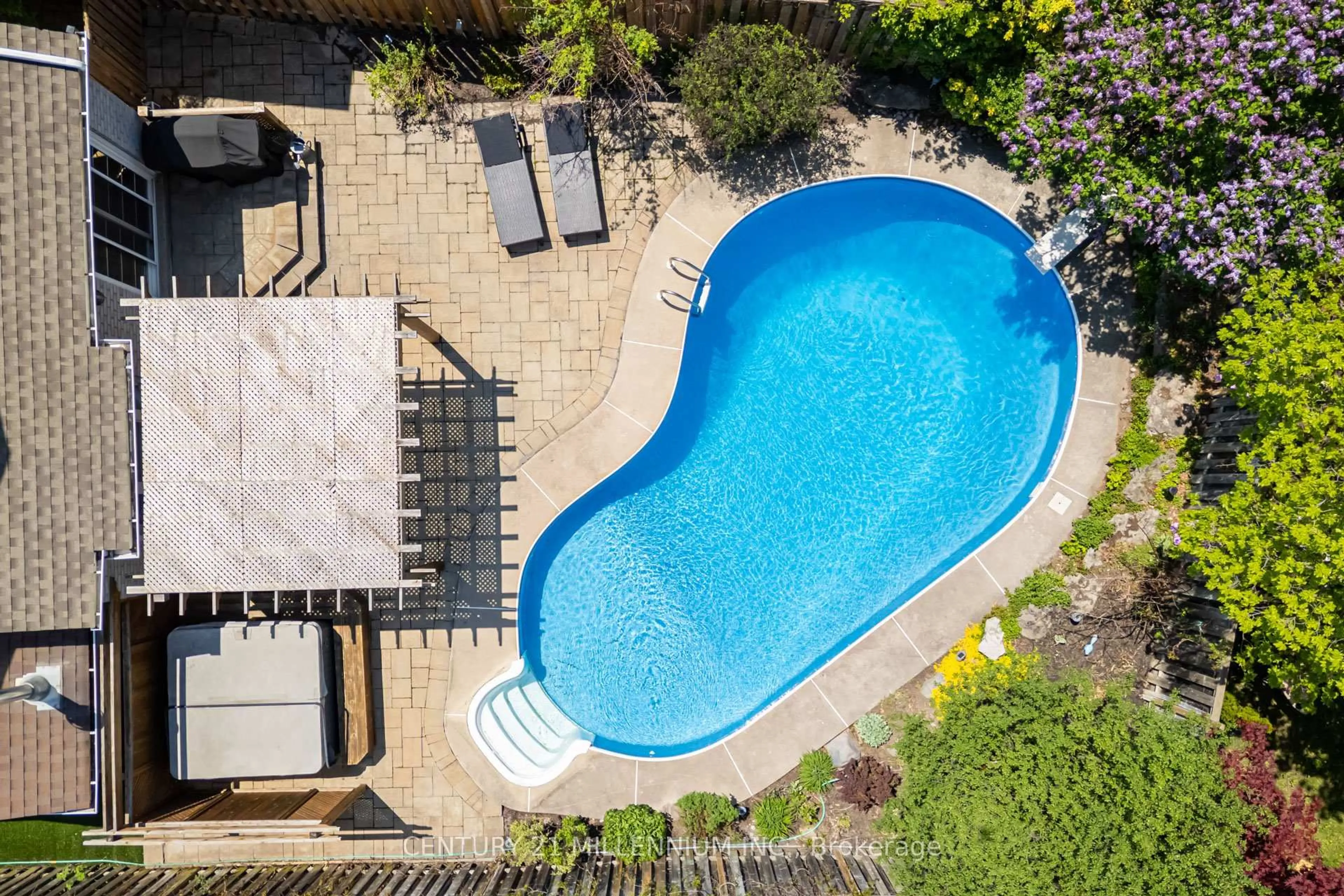 Pool for 7220 Danton Prom, Mississauga Ontario L5N 5C5