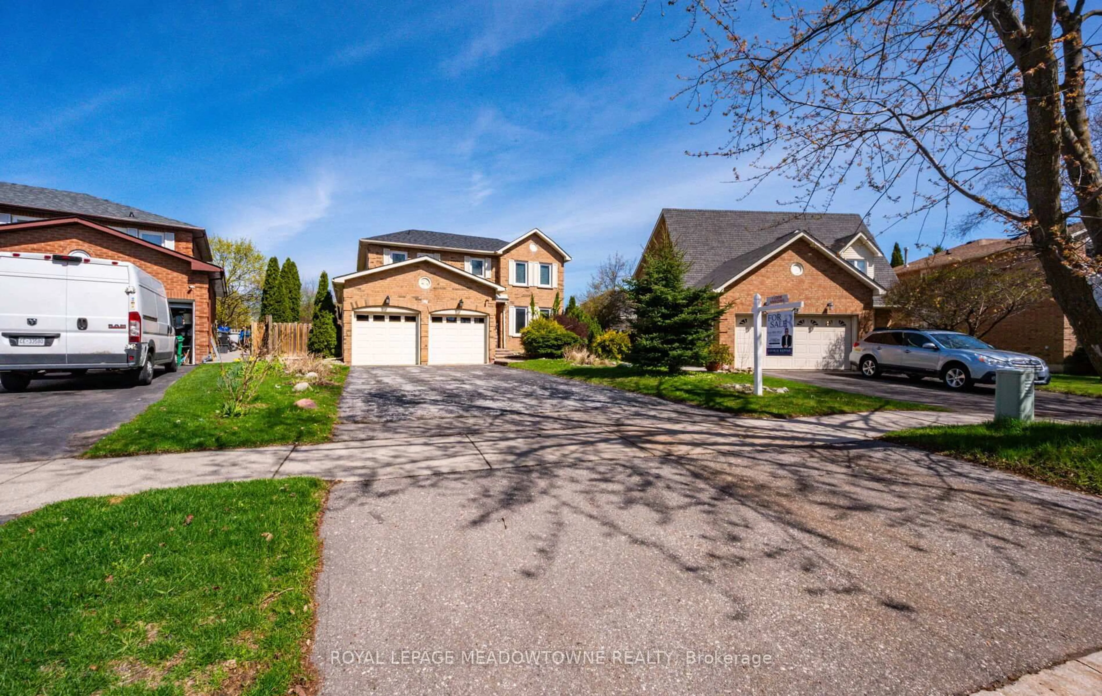 A pic from outside/outdoor area/front of a property/back of a property/a pic from drone, street for 16 Cox Cres, Brampton Ontario L6X 3H1