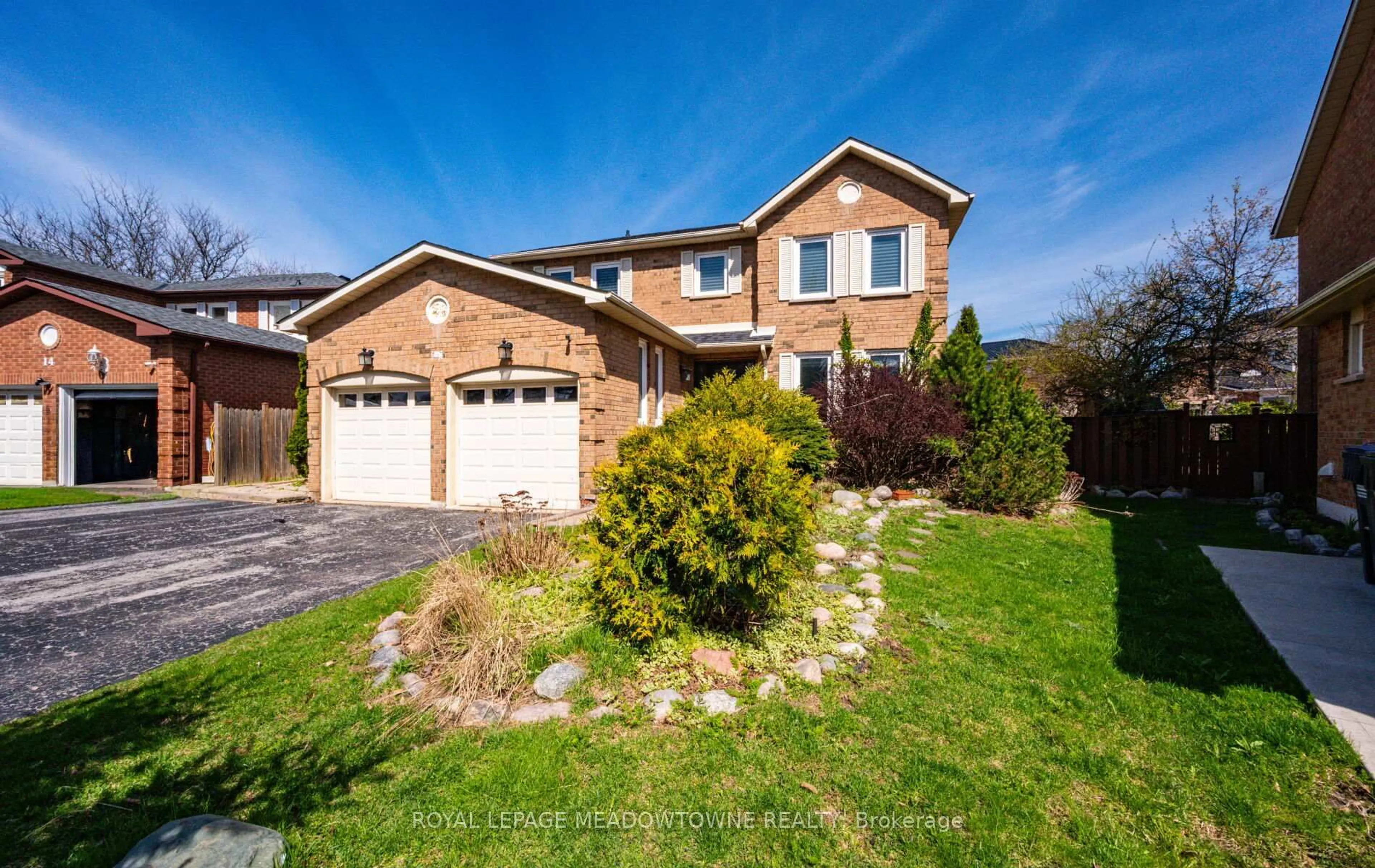 Home with brick exterior material, street for 16 Cox Cres, Brampton Ontario L6X 3H1