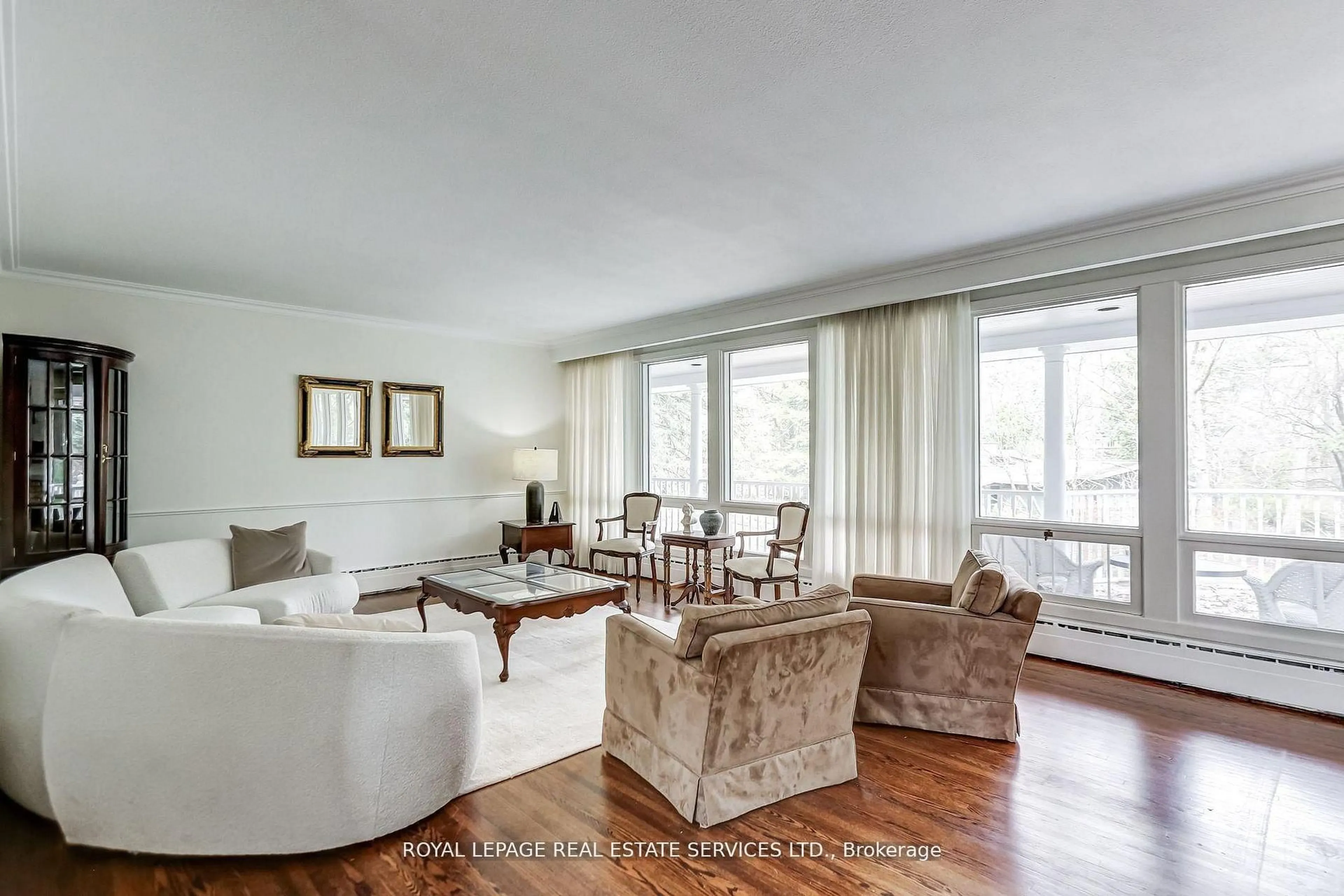 Living room with furniture, unknown for 32 Edenbrook Hill, Toronto Ontario M9A 3Z6