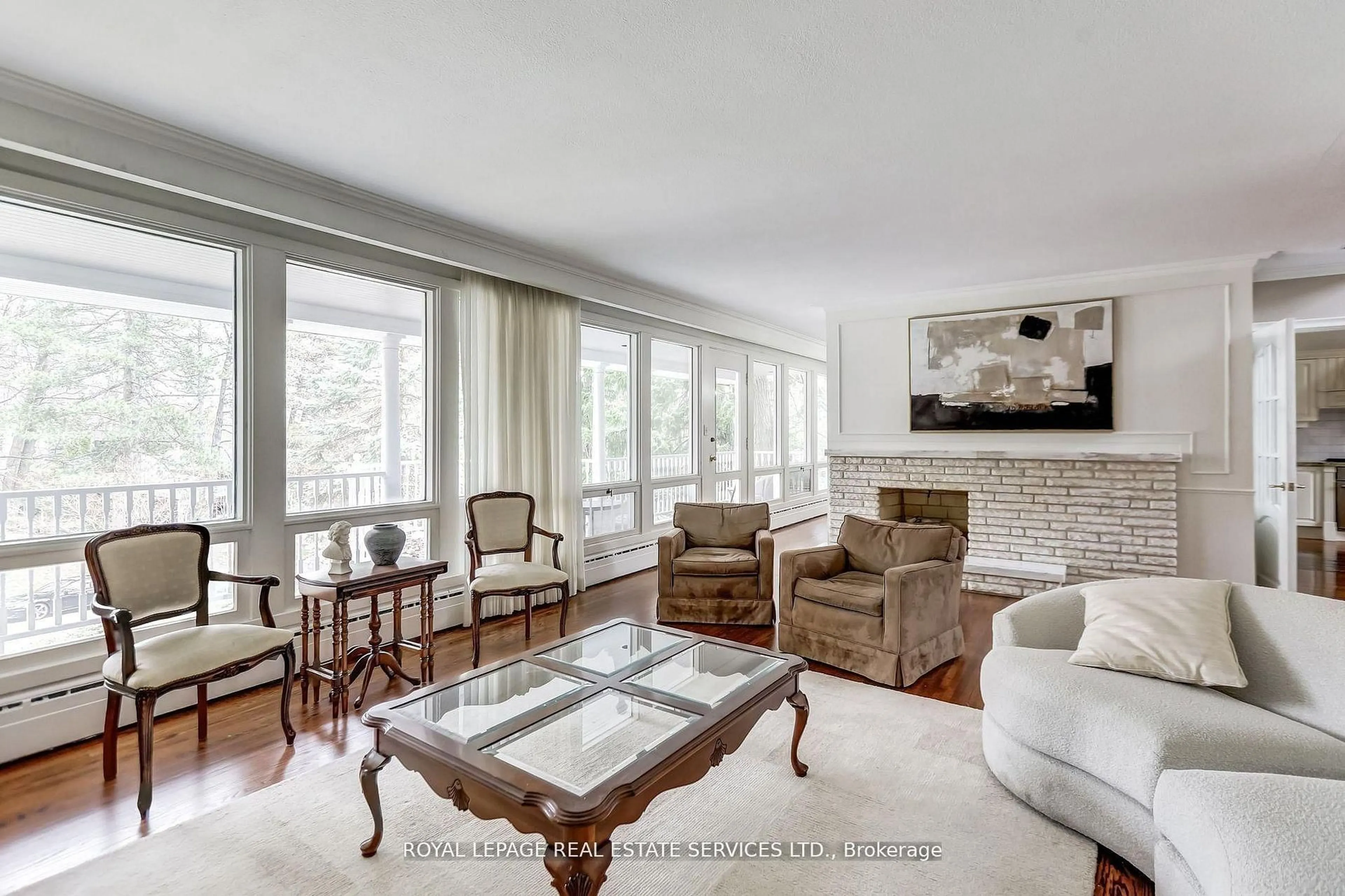 Living room with furniture, unknown for 32 Edenbrook Hill, Toronto Ontario M9A 3Z6