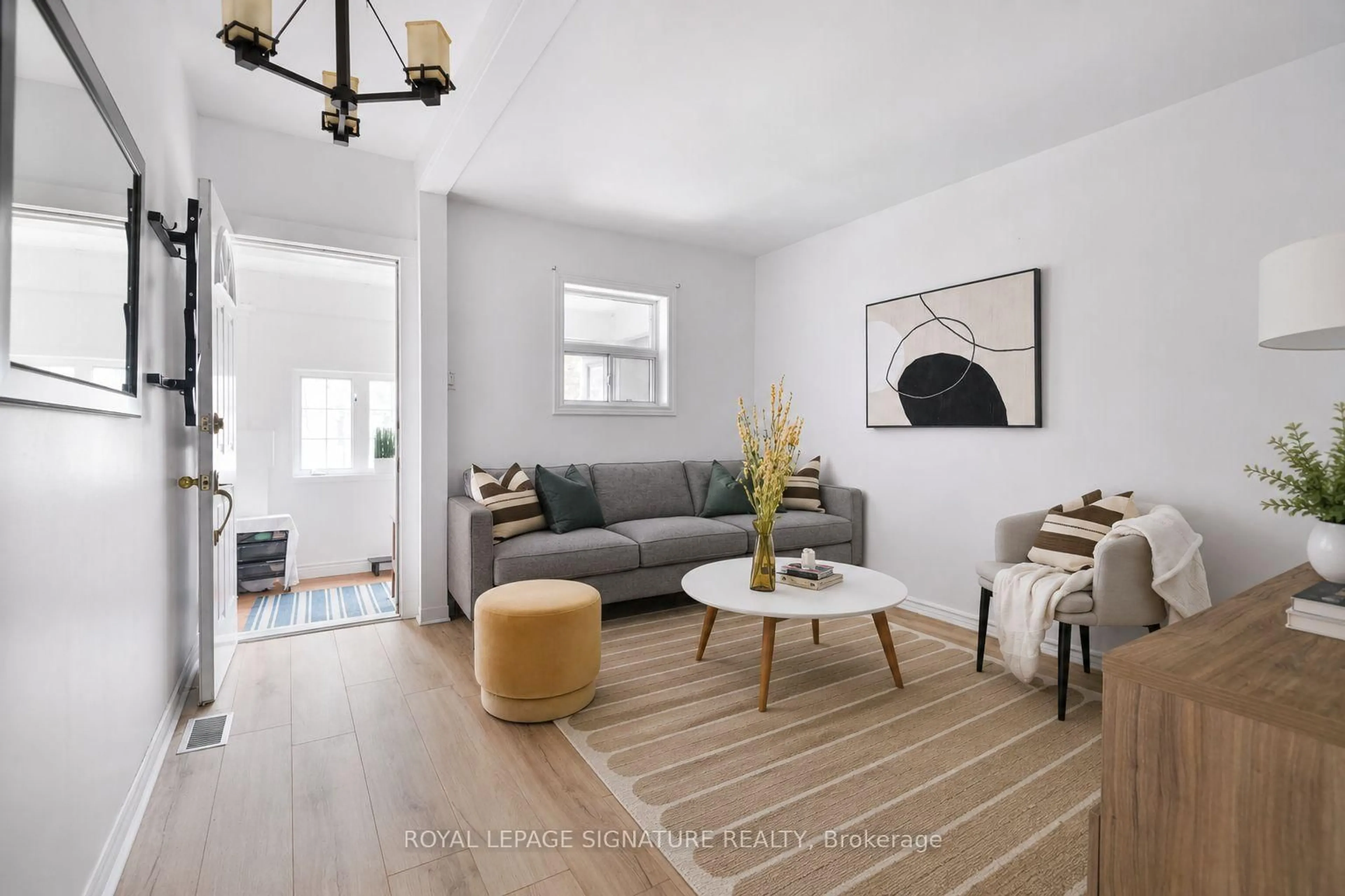 Living room with furniture, unknown for 13 Auburn Ave, Toronto Ontario M6H 2L6