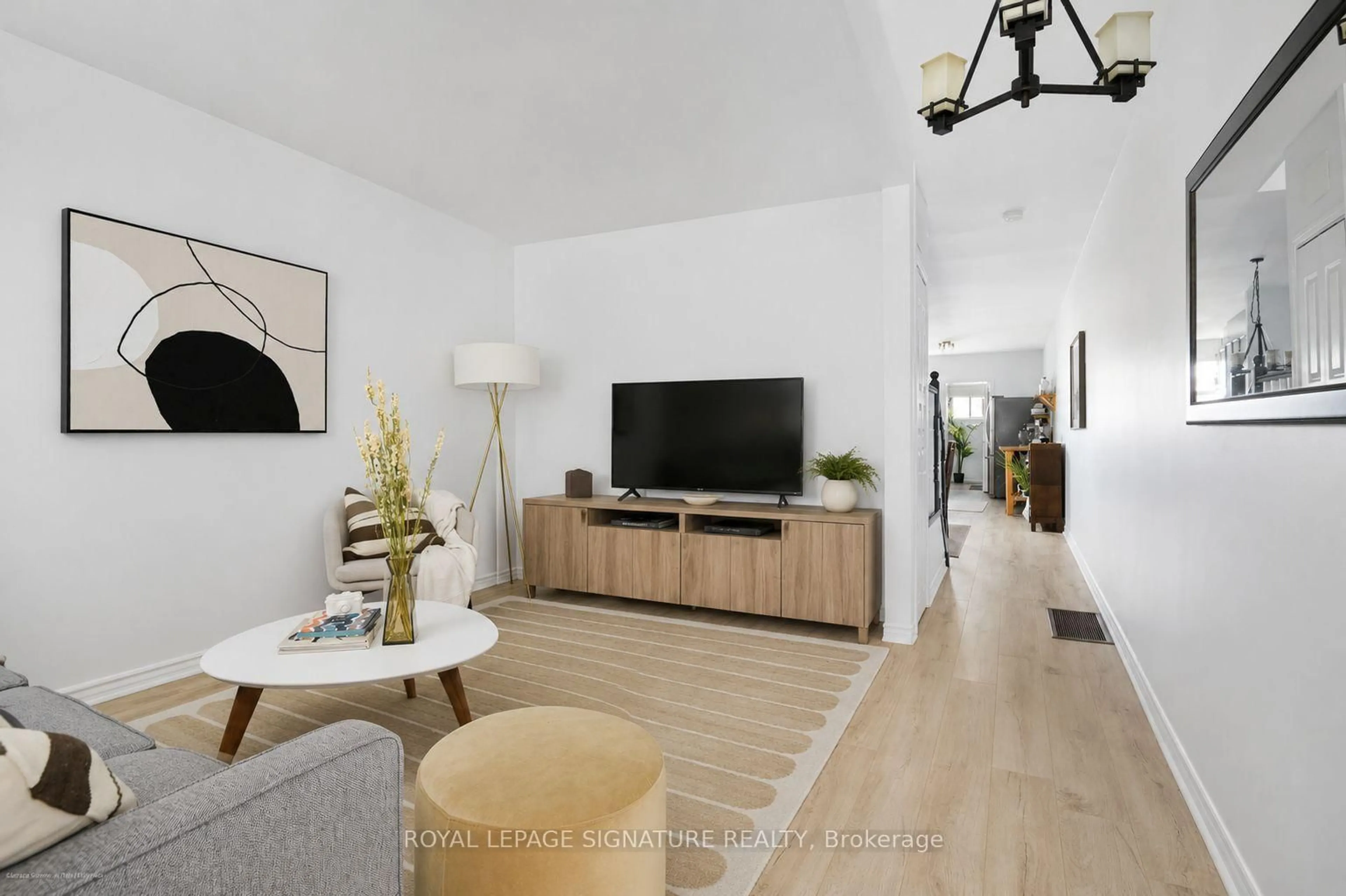Living room with furniture, unknown for 13 Auburn Ave, Toronto Ontario M6H 2L6