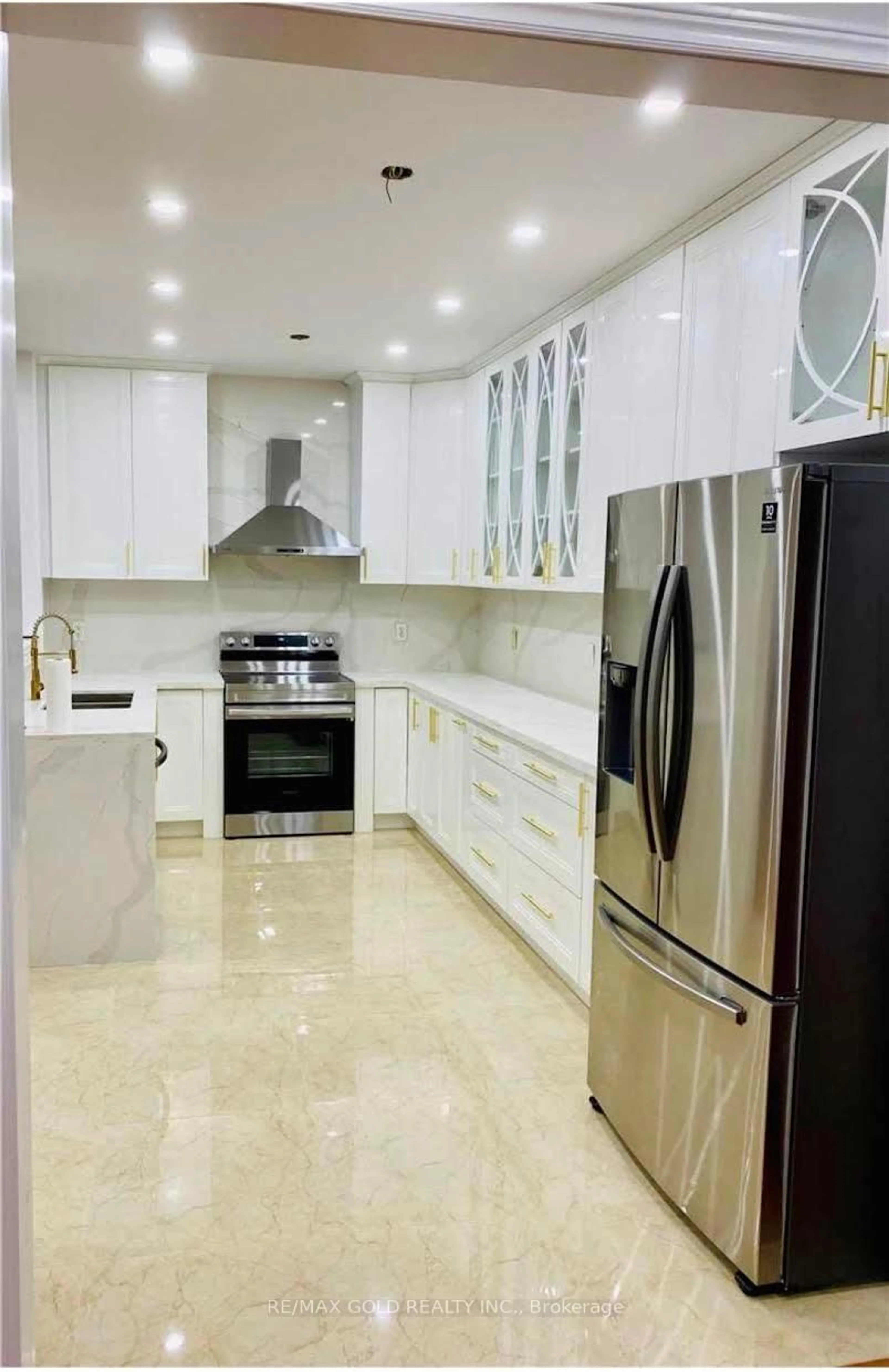 Contemporary kitchen, ceramic/tile floor for 60 Swales Cres, Brampton Ontario L6R 0H7