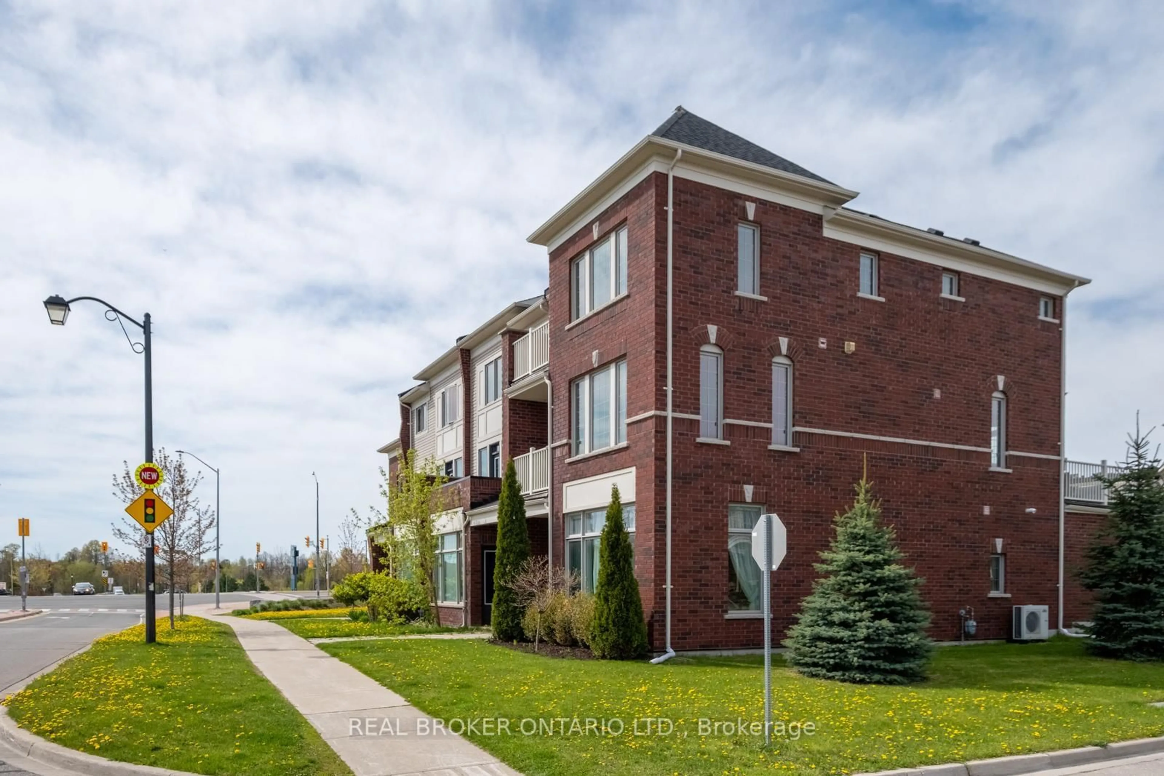 Home with brick exterior material, street for 2 Mcdevitt Lane, Caledon Ontario L7C 3S4