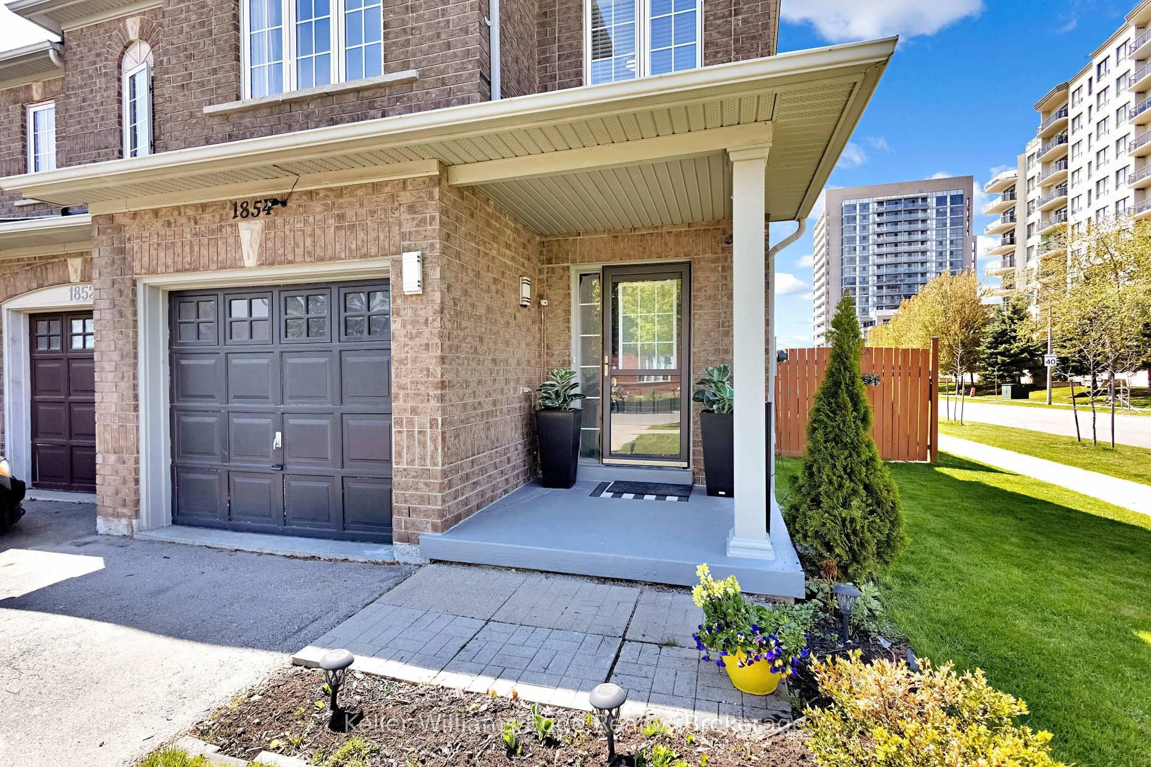 Home with brick exterior material, street for 1854 Imperial Way, Burlington Ontario L7L 7M2