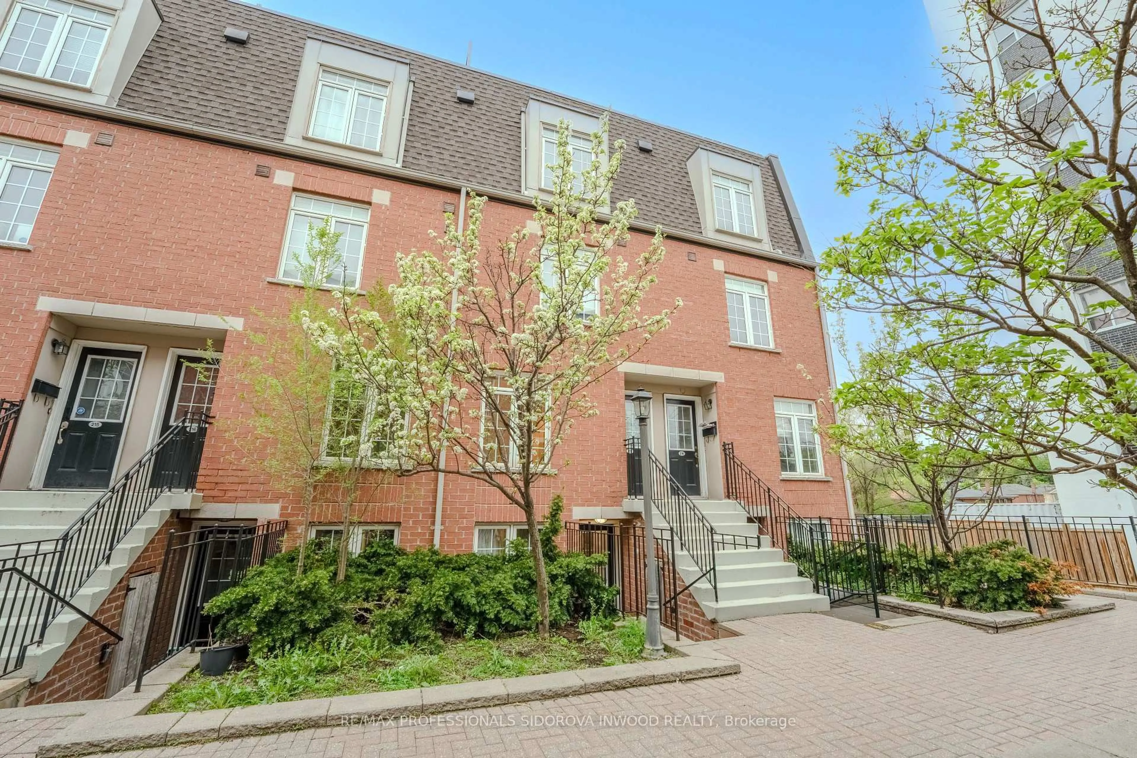 Home with brick exterior material, street for 870 Jane St #117, Toronto Ontario M6N 4C2