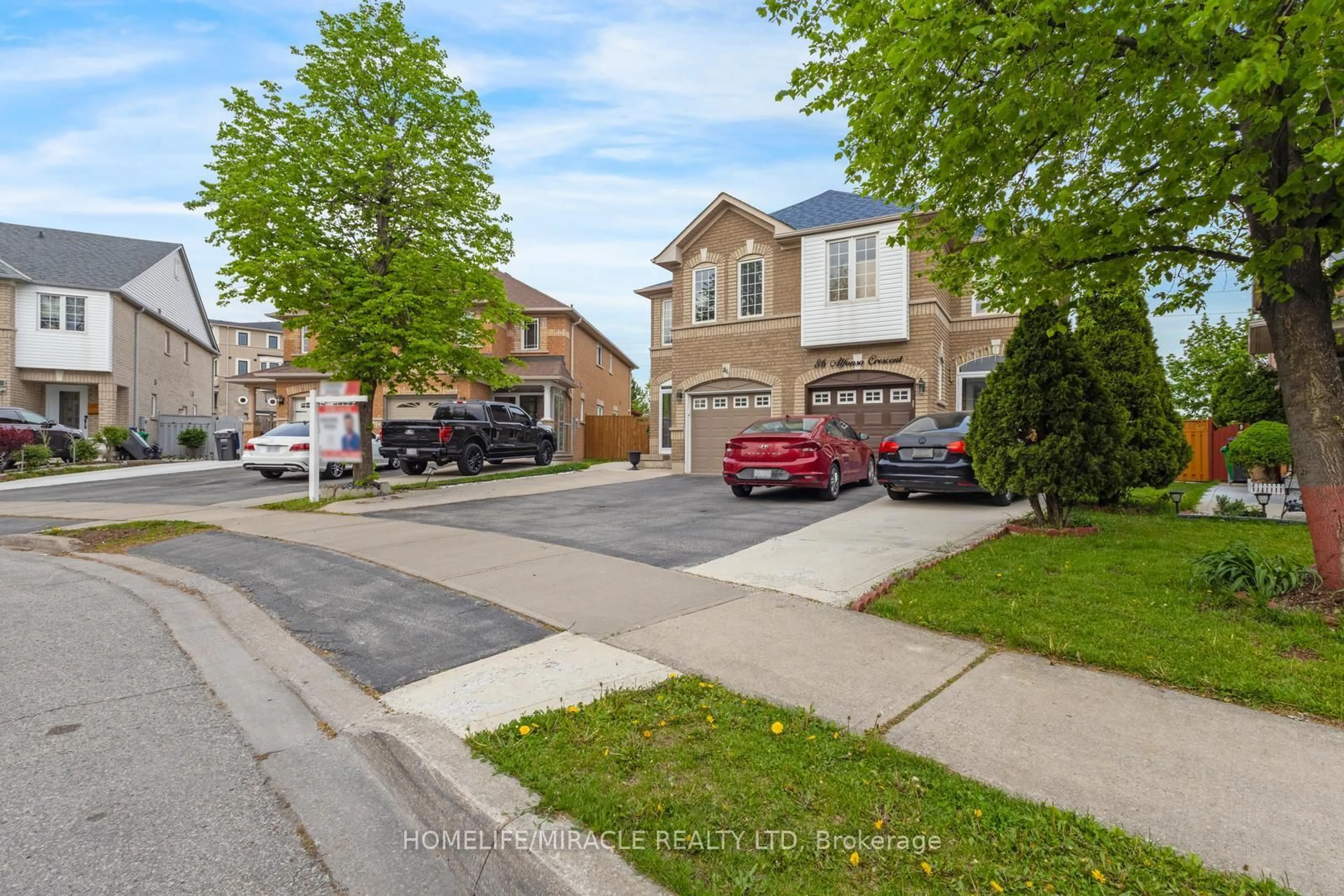 A pic from outside/outdoor area/front of a property/back of a property/a pic from drone, street for 84 Alfonso Cres, Brampton Ontario L6P 1S4