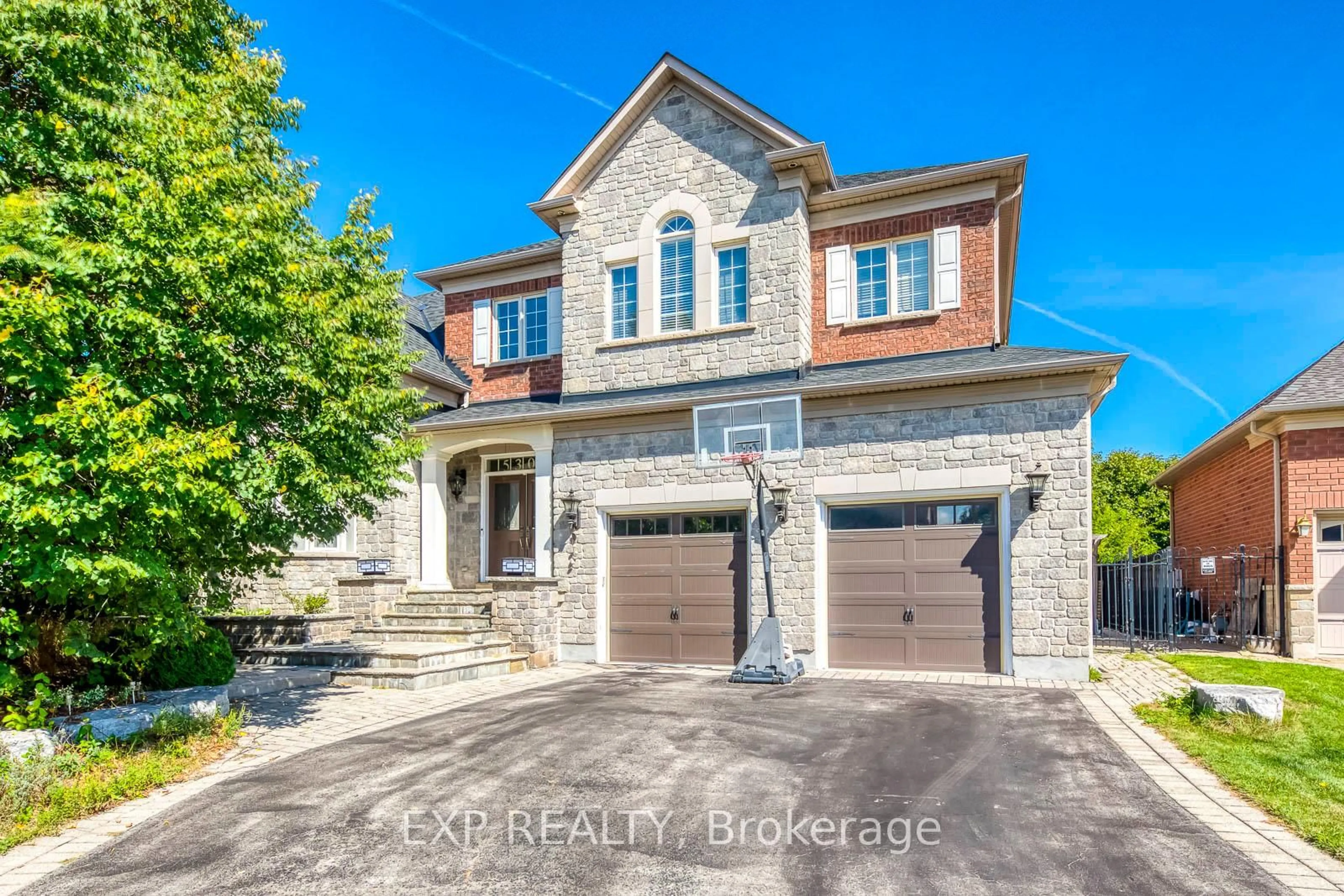 Home with brick exterior material, street for 530 Golfview Crt, Oakville Ontario L6M 4W6