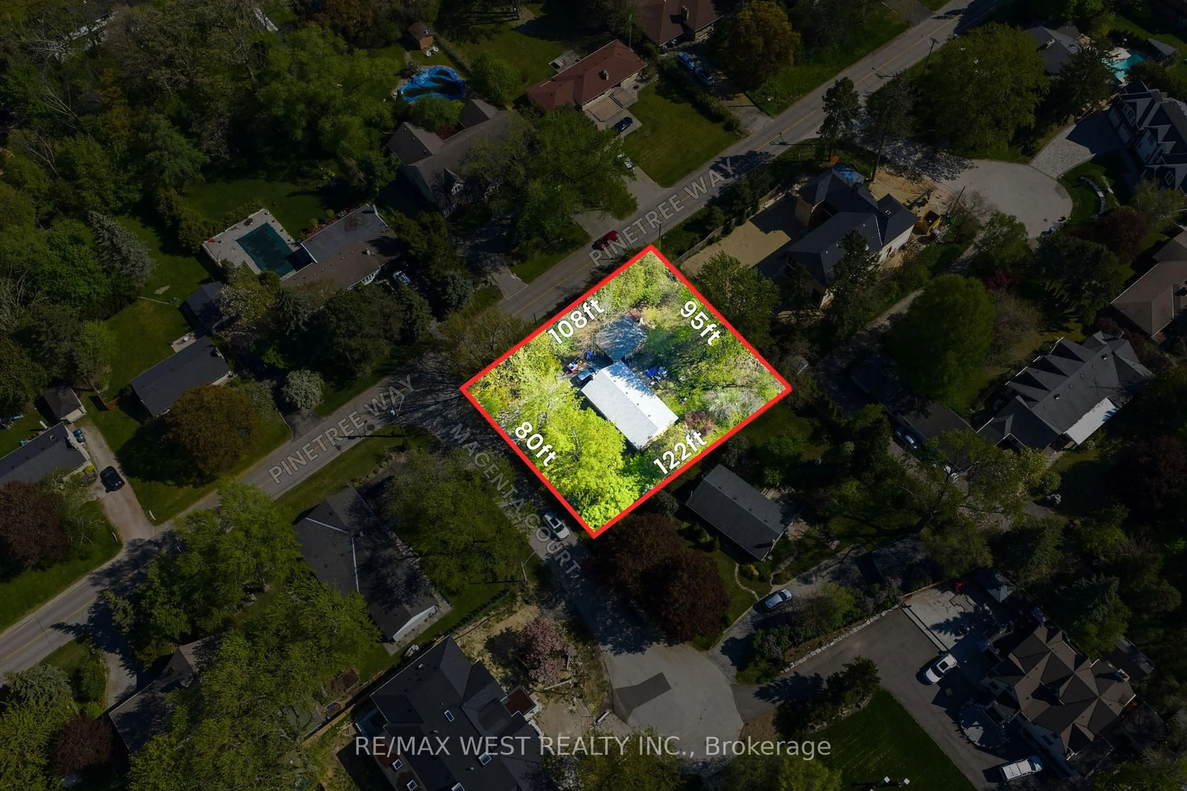 A pic from outside/outdoor area/front of a property/back of a property/a pic from drone, street for 1610 Magenta Crt, Mississauga Ontario L5G 3A7
