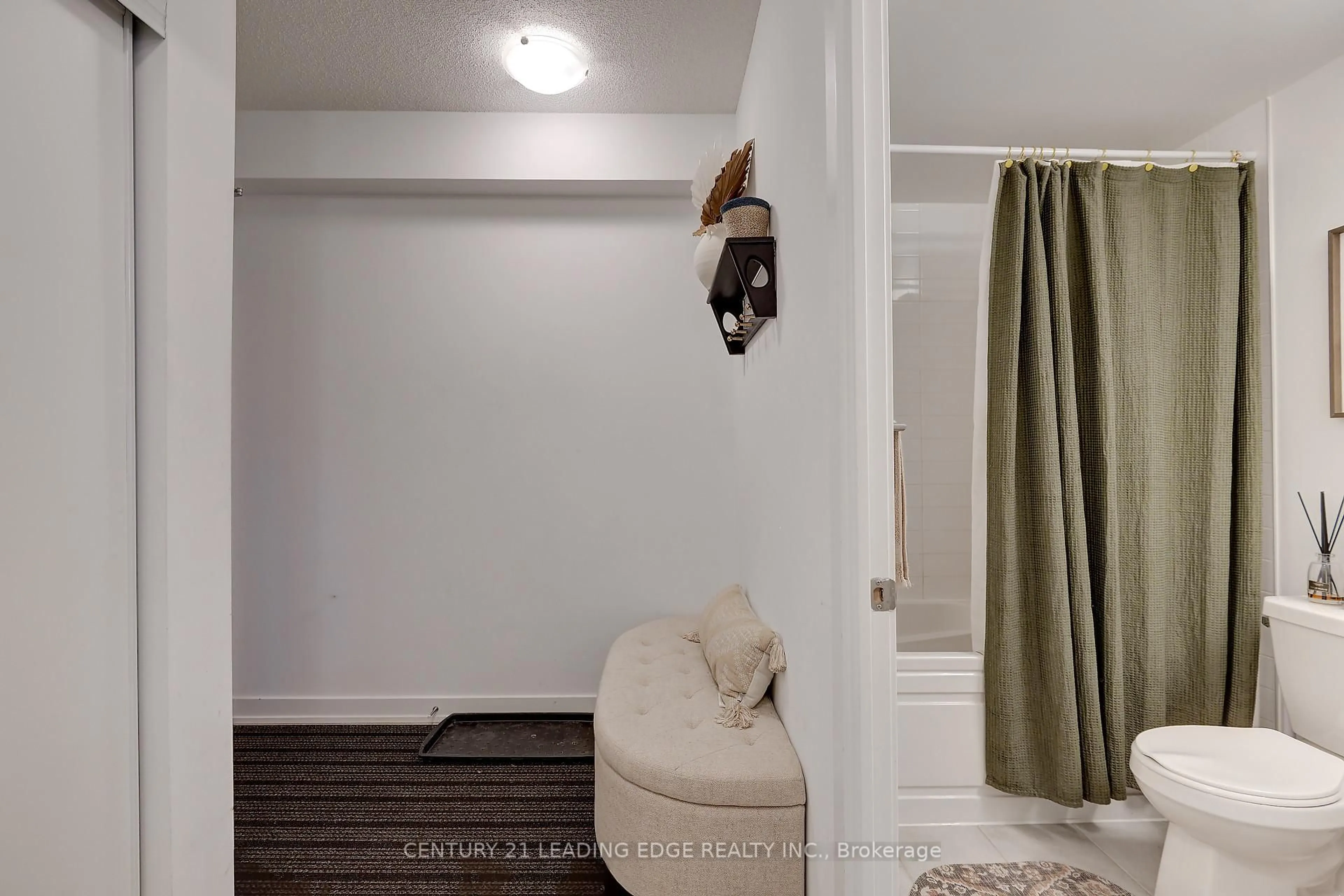 Indoor entryway for 3200 Dakota Common #B211, Burlington Ontario L7M 2A7