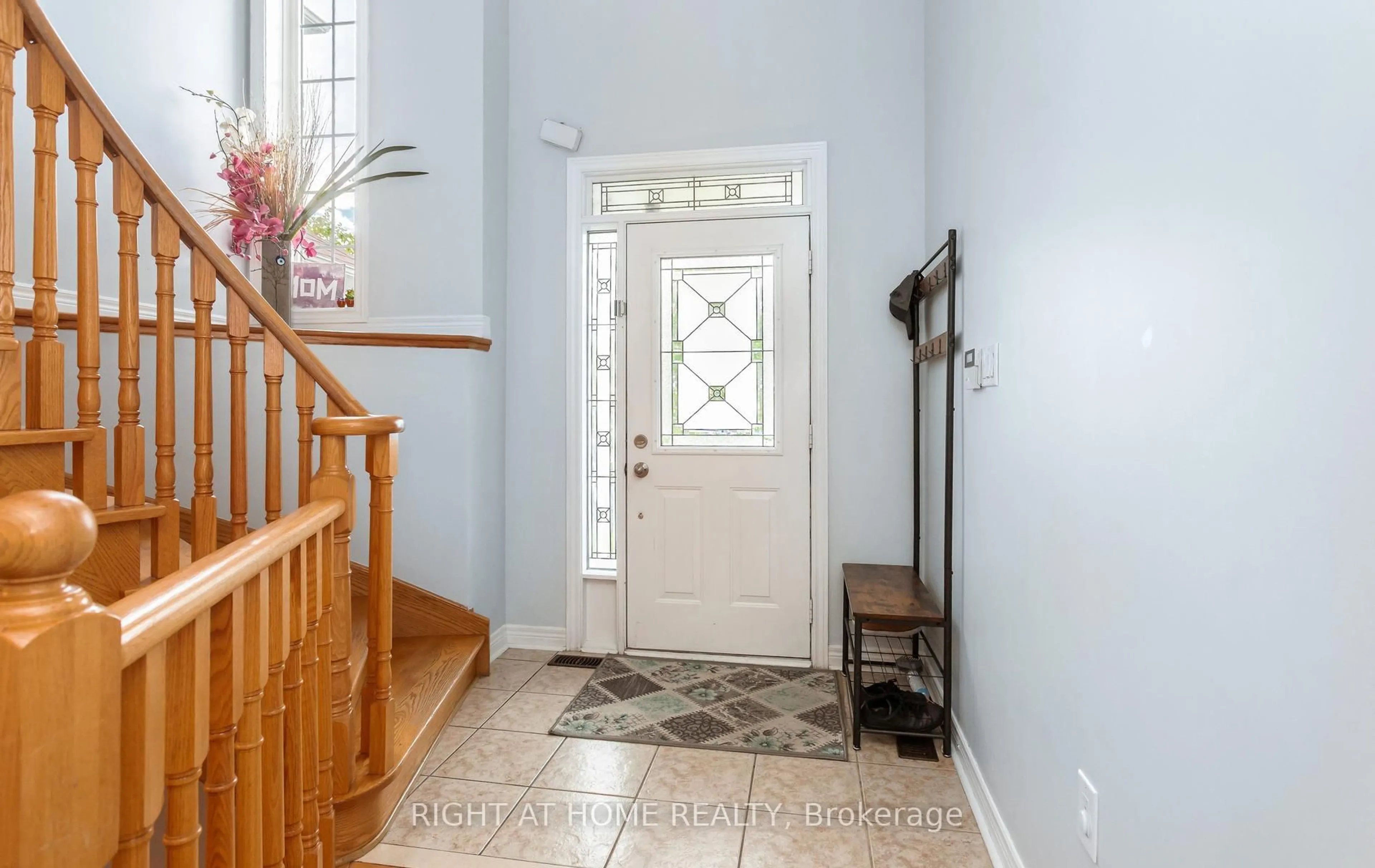 Indoor entryway for 3852 Bloomington Cres, Mississauga Ontario L5M 0A3