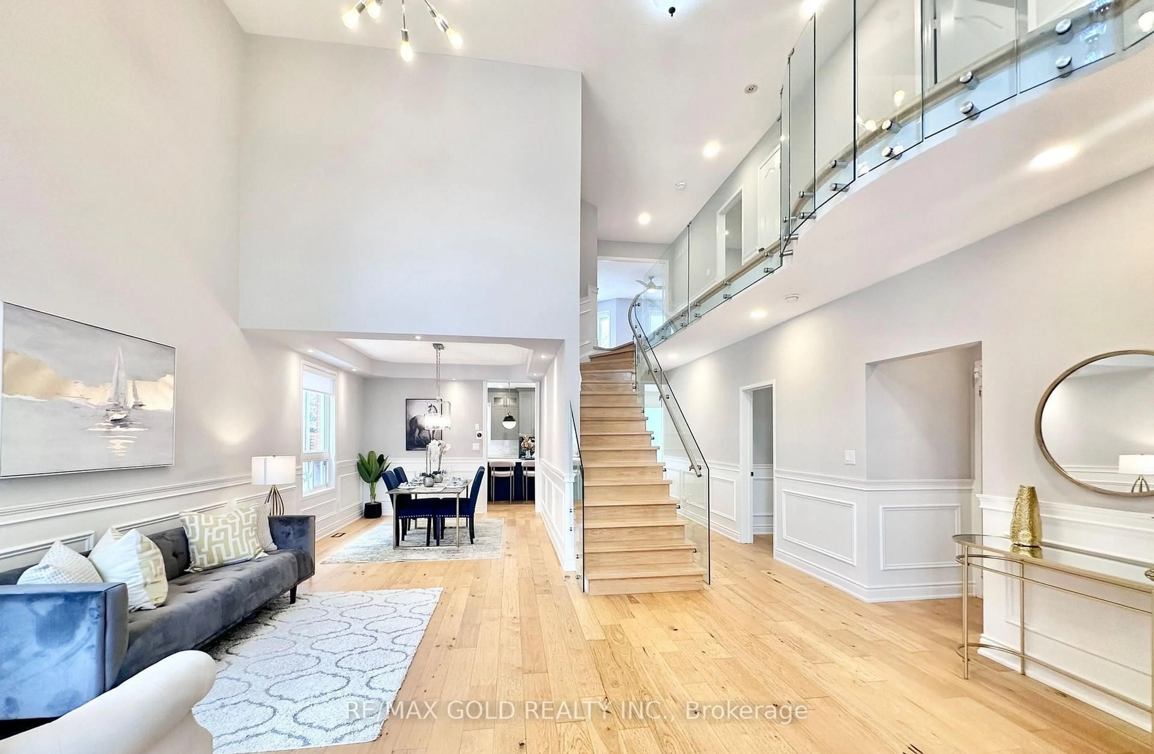 Indoor foyer for 2293 Woodcrest Dr, Oakville Ontario L6M 4C5