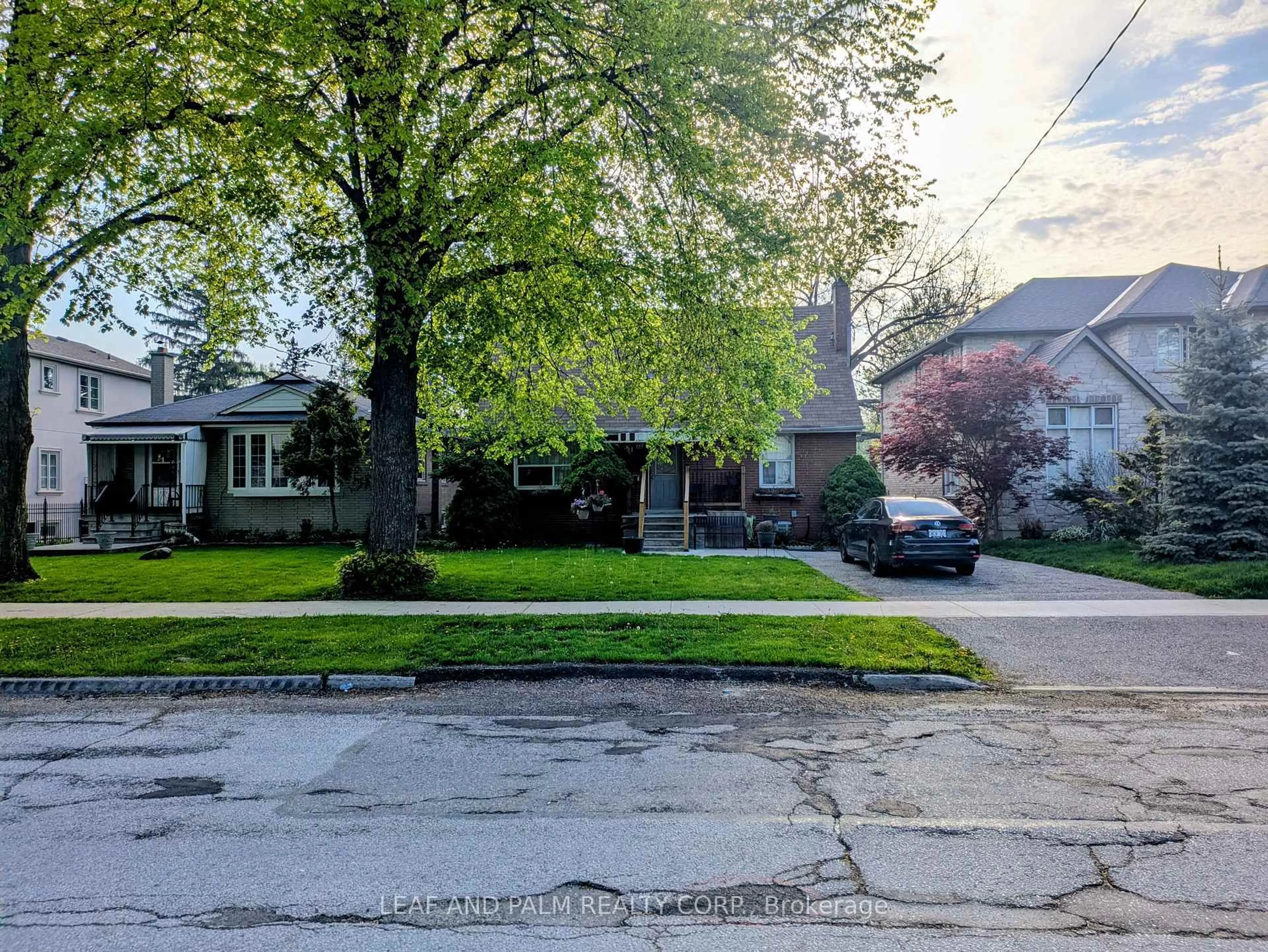 A pic from outside/outdoor area/front of a property/back of a property/a pic from drone, street for 69 Shaver Ave, Toronto Ontario M9B 4N5