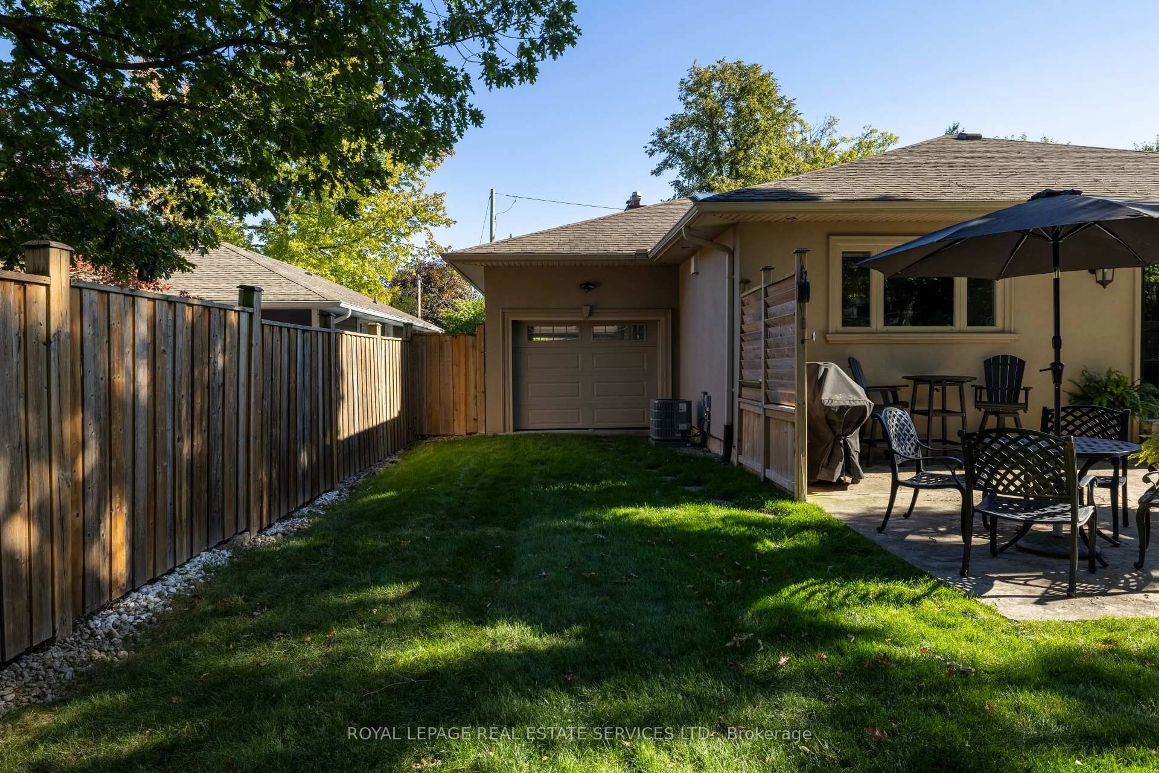 Patio, street for 23 Glenmanor Dr, Oakville Ontario L6K 2B3