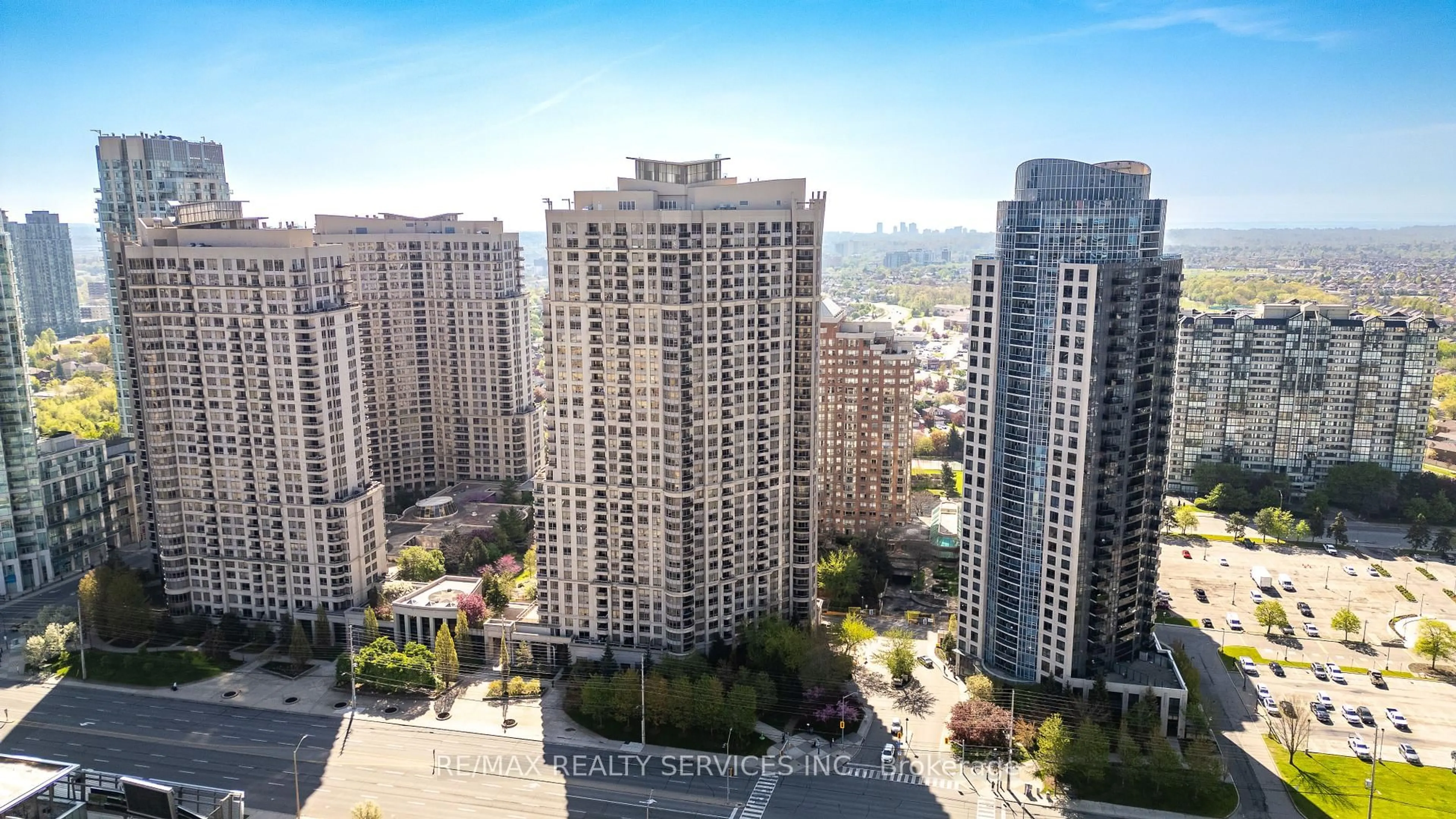 A pic from outside/outdoor area/front of a property/back of a property/a pic from drone, city buildings view from balcony for 310 Burnhamthorpe Rd #1711, Mississauga Ontario L5B 4P9