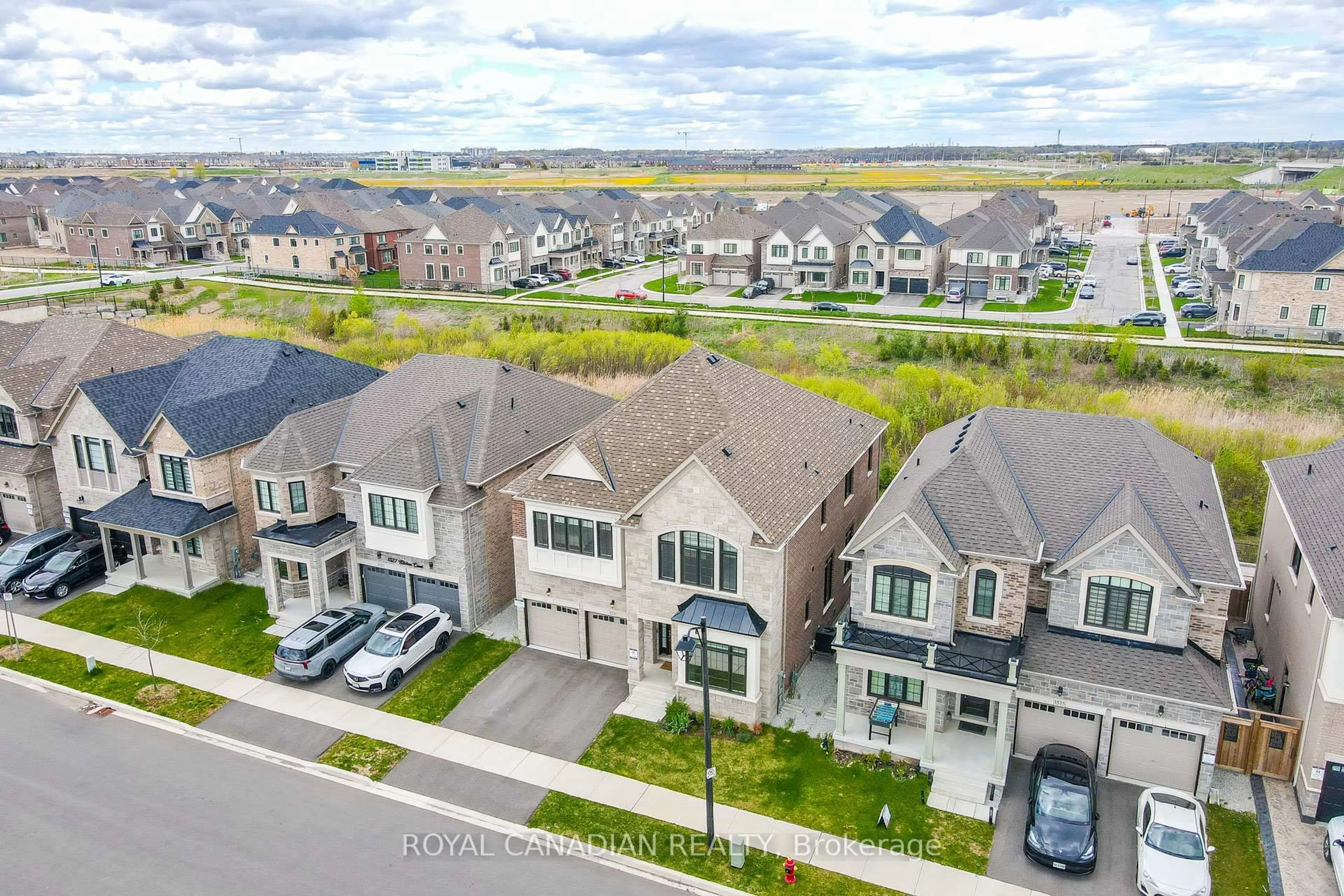 A pic from outside/outdoor area/front of a property/back of a property/a pic from drone, street for 1531 Kitchen Crt, Milton Ontario L9E 1Y7