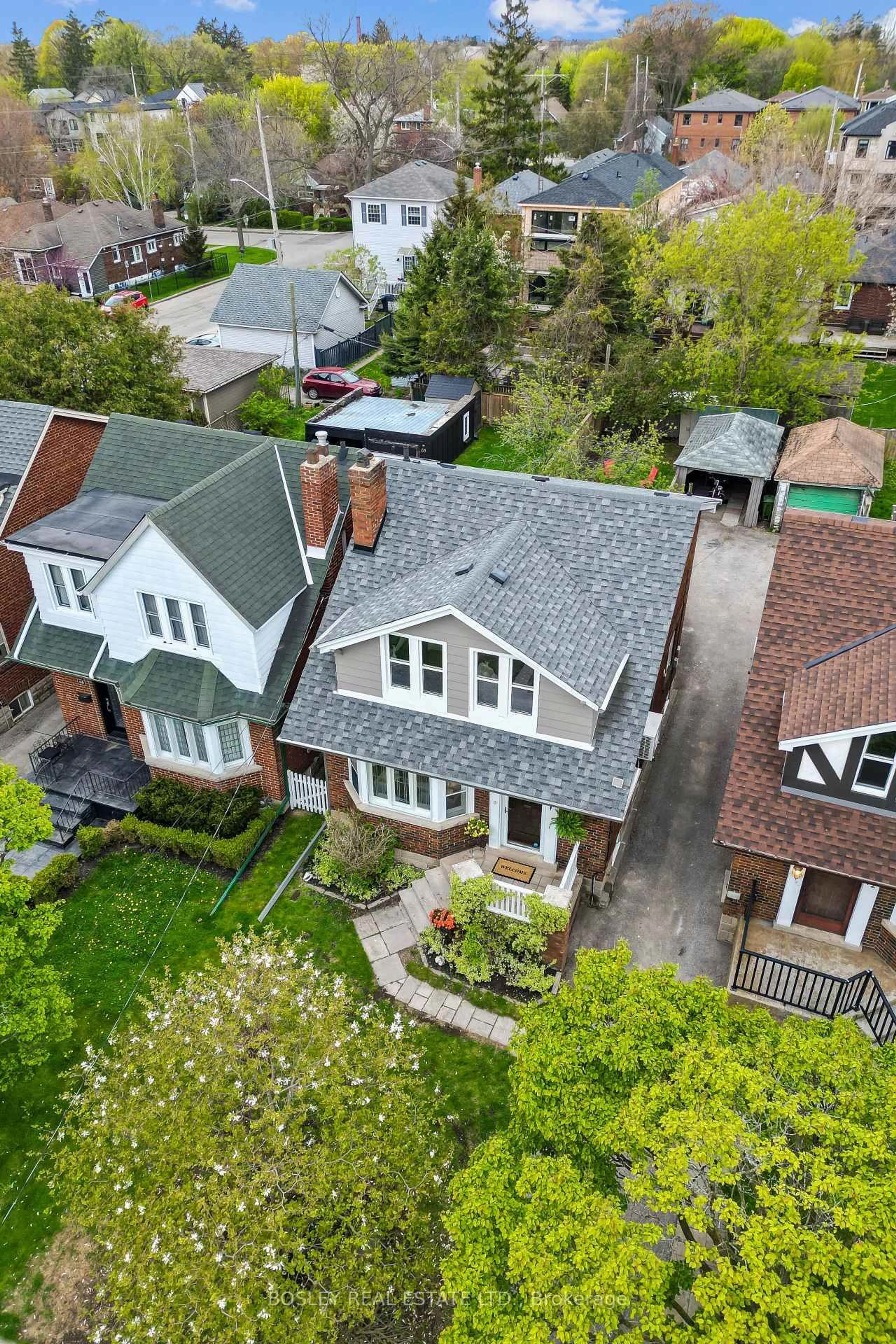 A pic from outside/outdoor area/front of a property/back of a property/a pic from drone, street for 70 Eleventh St, Toronto Ontario M8V 3G5