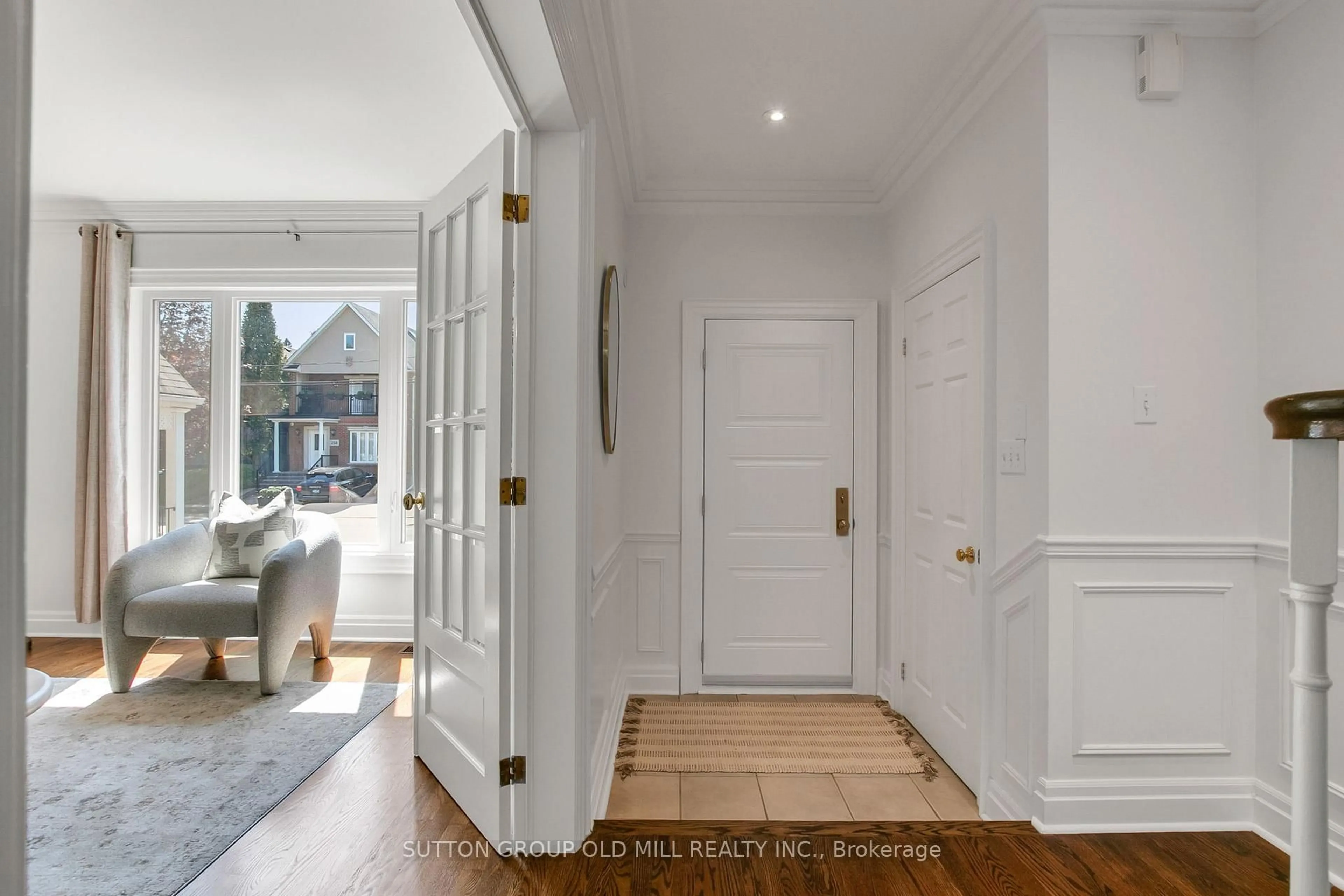 Indoor entryway for 267 Windermere Ave, Toronto Ontario M6S 3K4