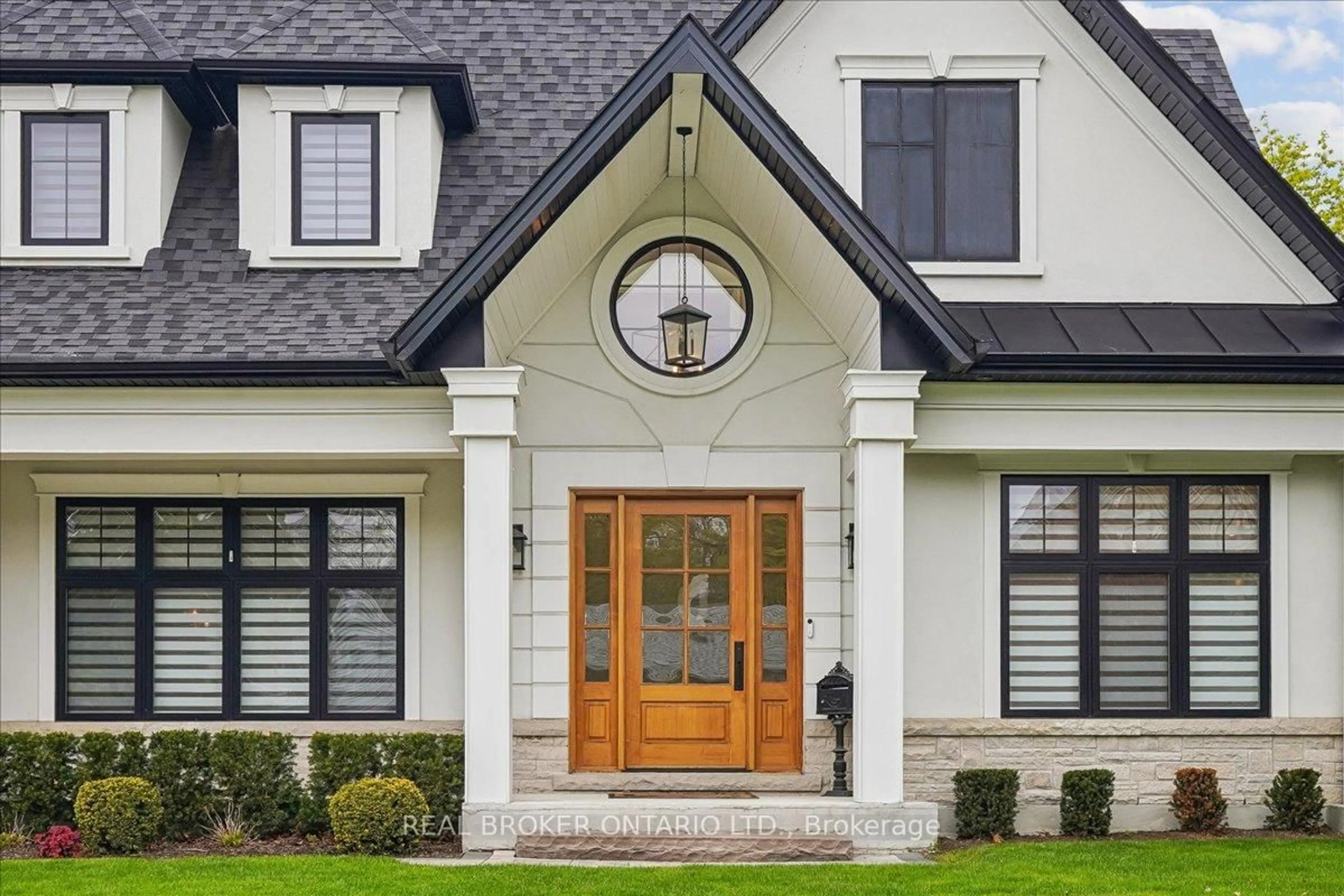 Home with brick exterior material, street for 1445 Skyline Dr, Mississauga Ontario L5E 2W3