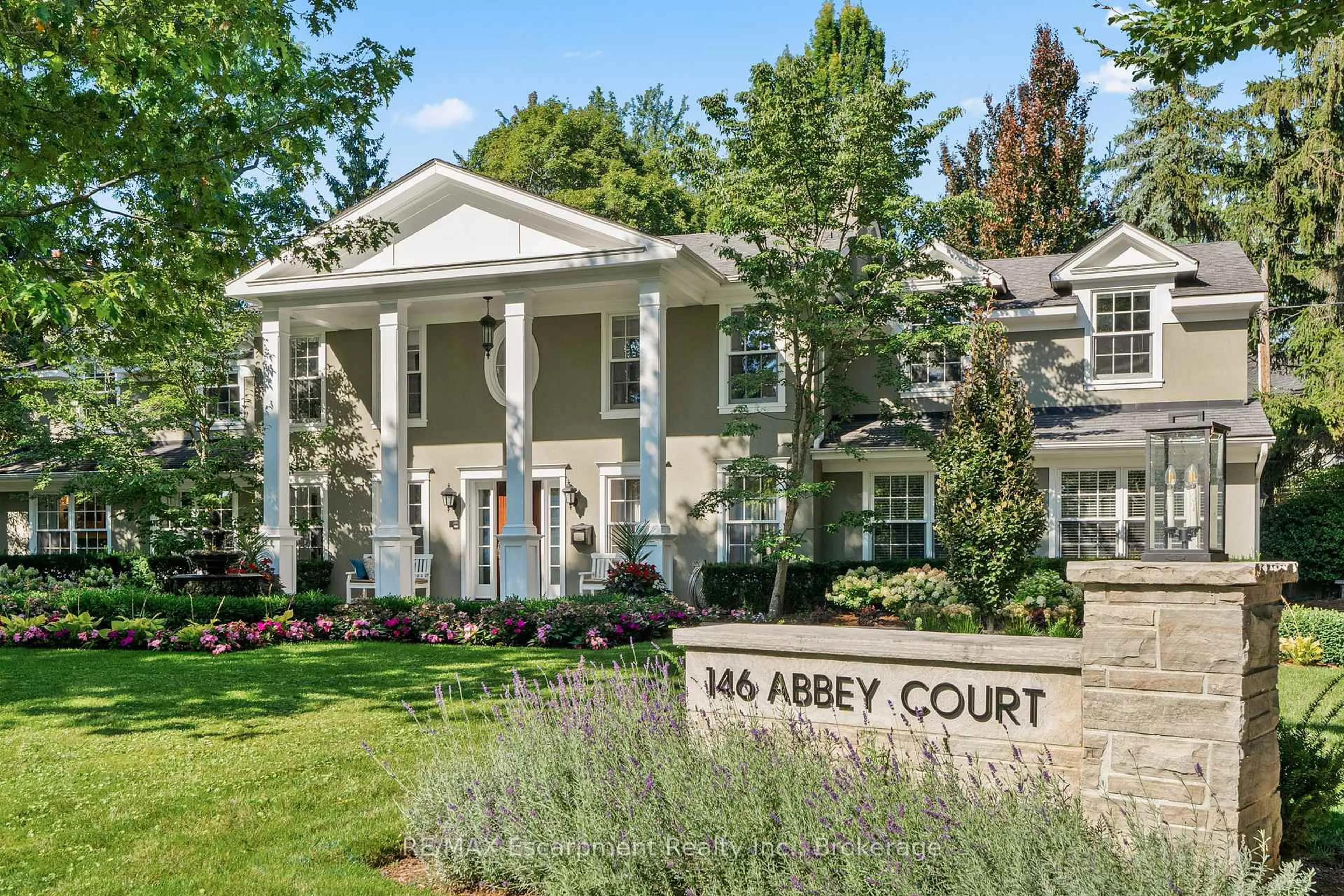 Lobby for 146 Abbey Crt, Oakville Ontario L6J 4L1