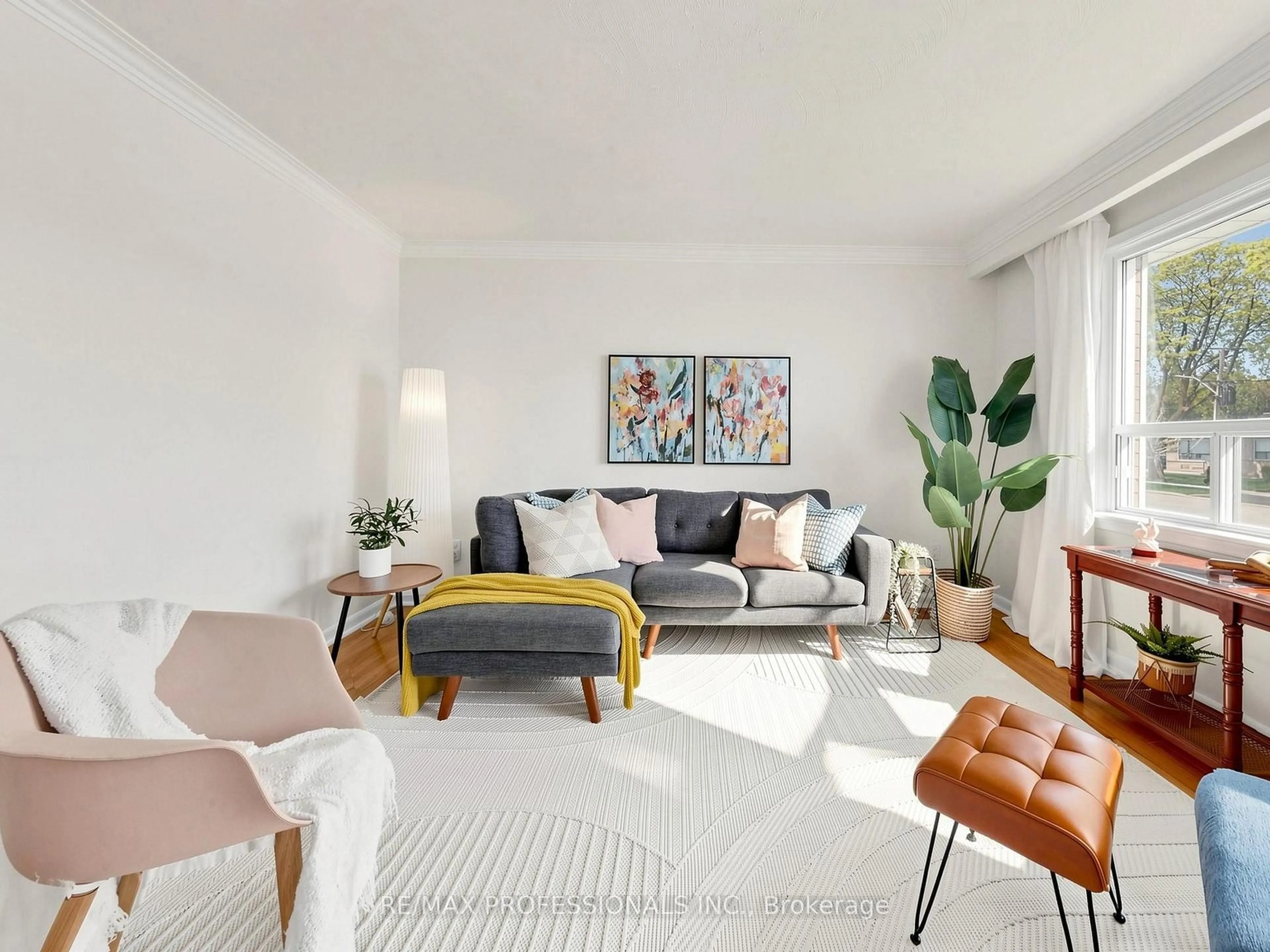 Living room with furniture, unknown for 72 Frost St, Toronto Ontario M9W 1Y8