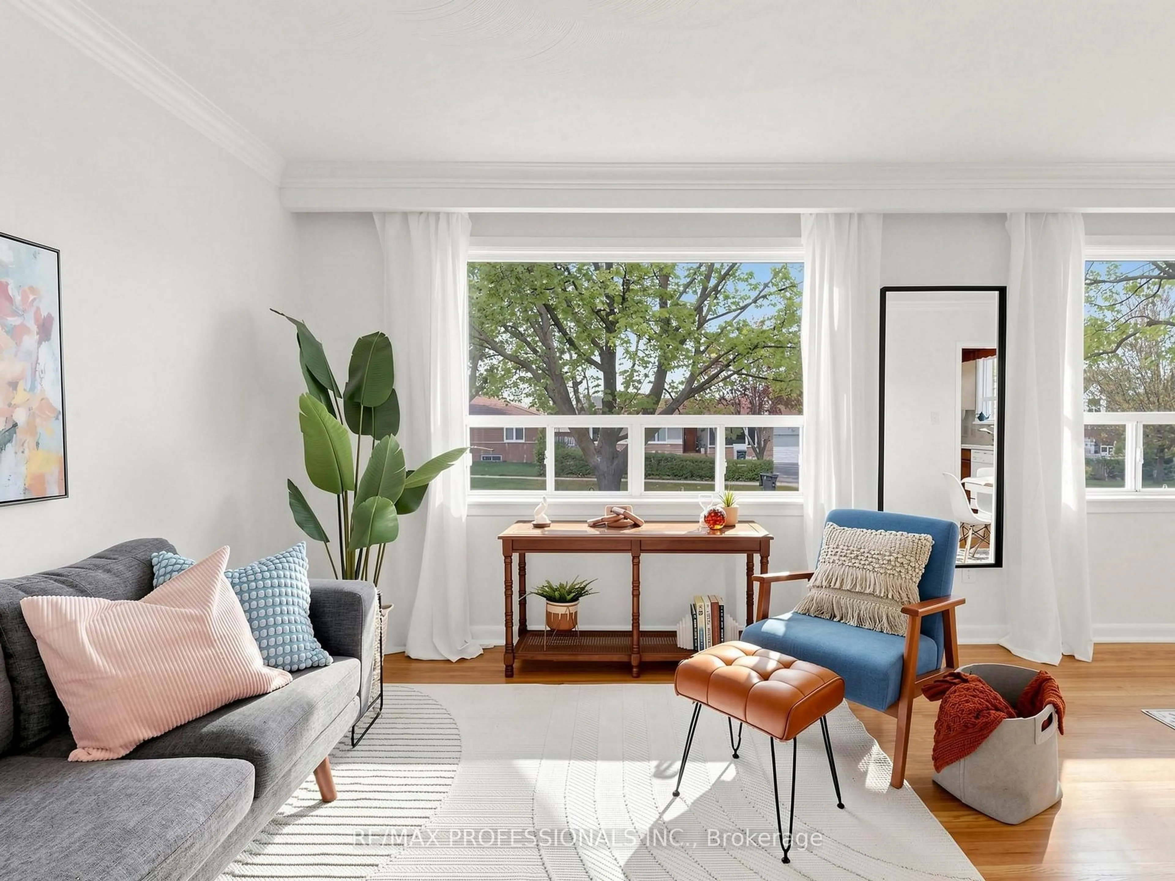 Living room with furniture, unknown for 72 Frost St, Toronto Ontario M9W 1Y8