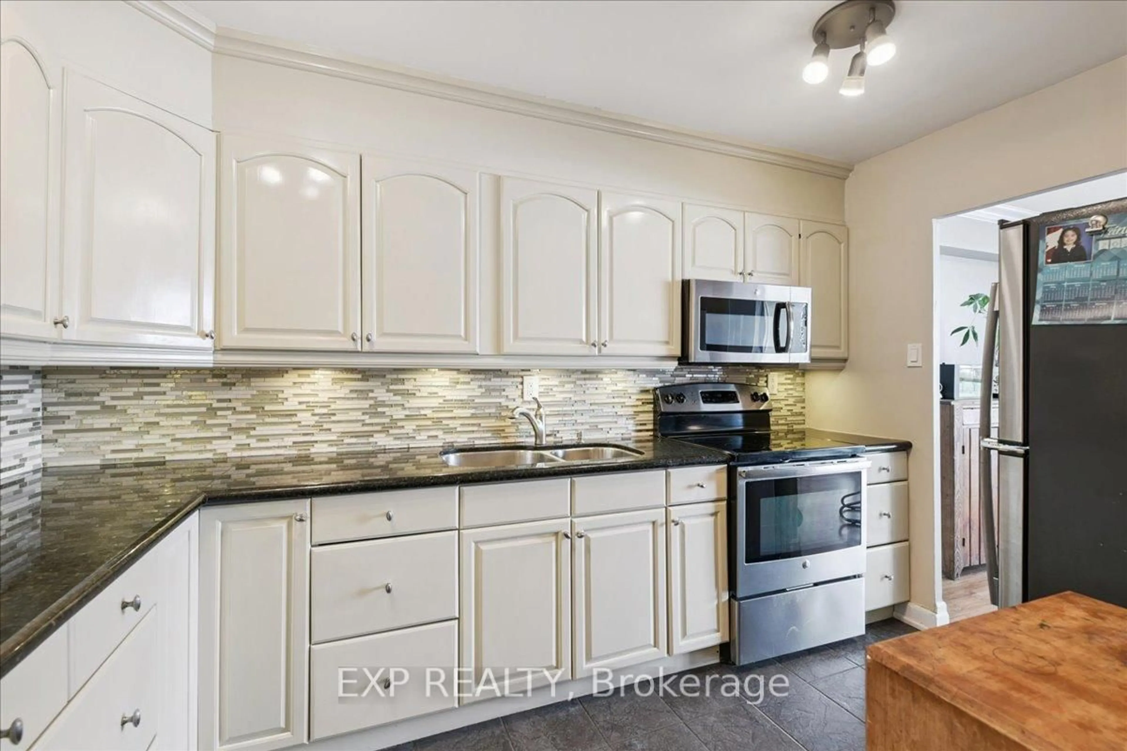 Standard kitchen, ceramic/tile floor for 44 Longbourne Dr #412, Toronto Ontario M9R 2M7