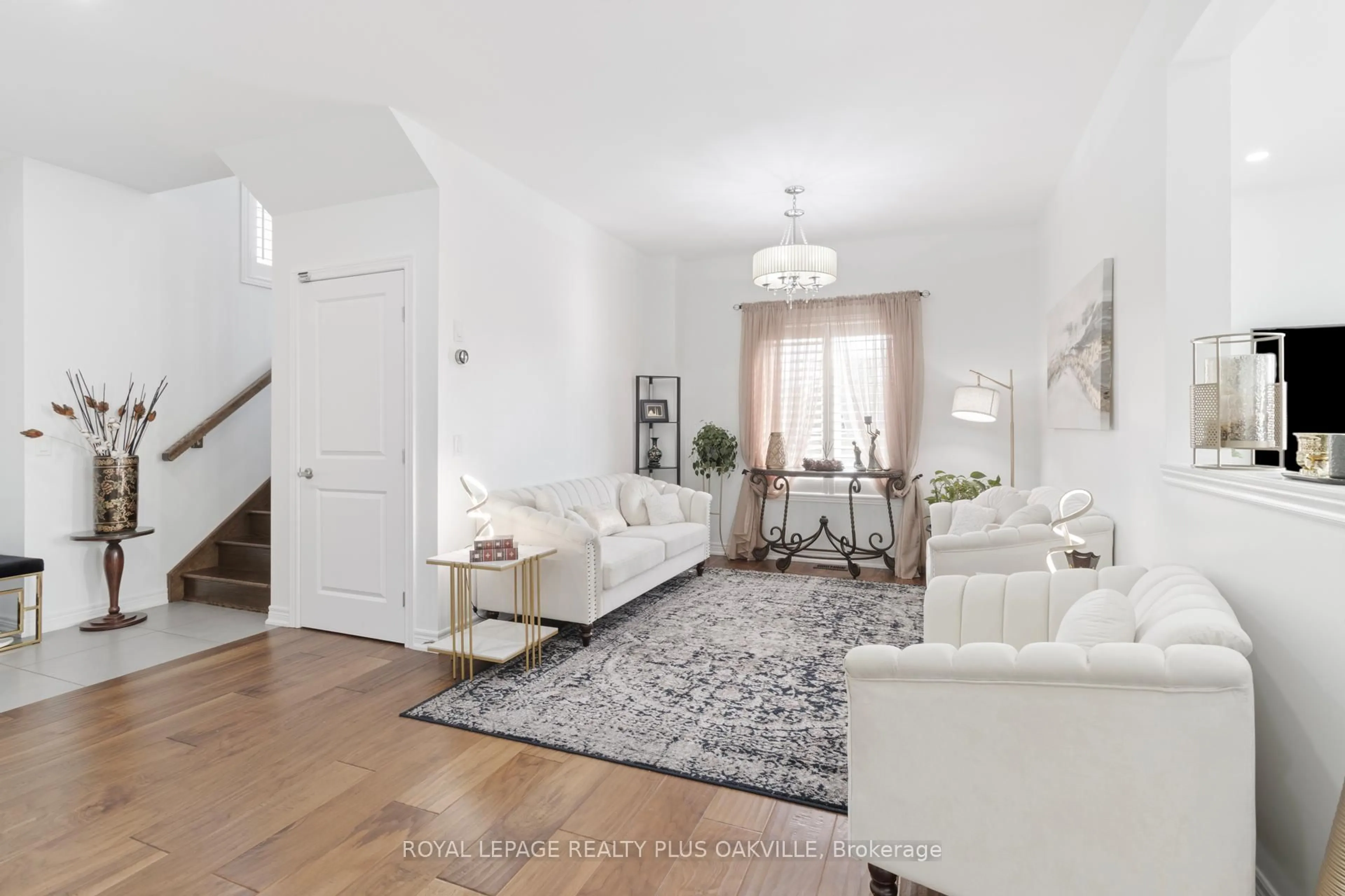 Living room with furniture, unknown for 2386 Natasha Circ, Oakville Ontario L6M 1P2