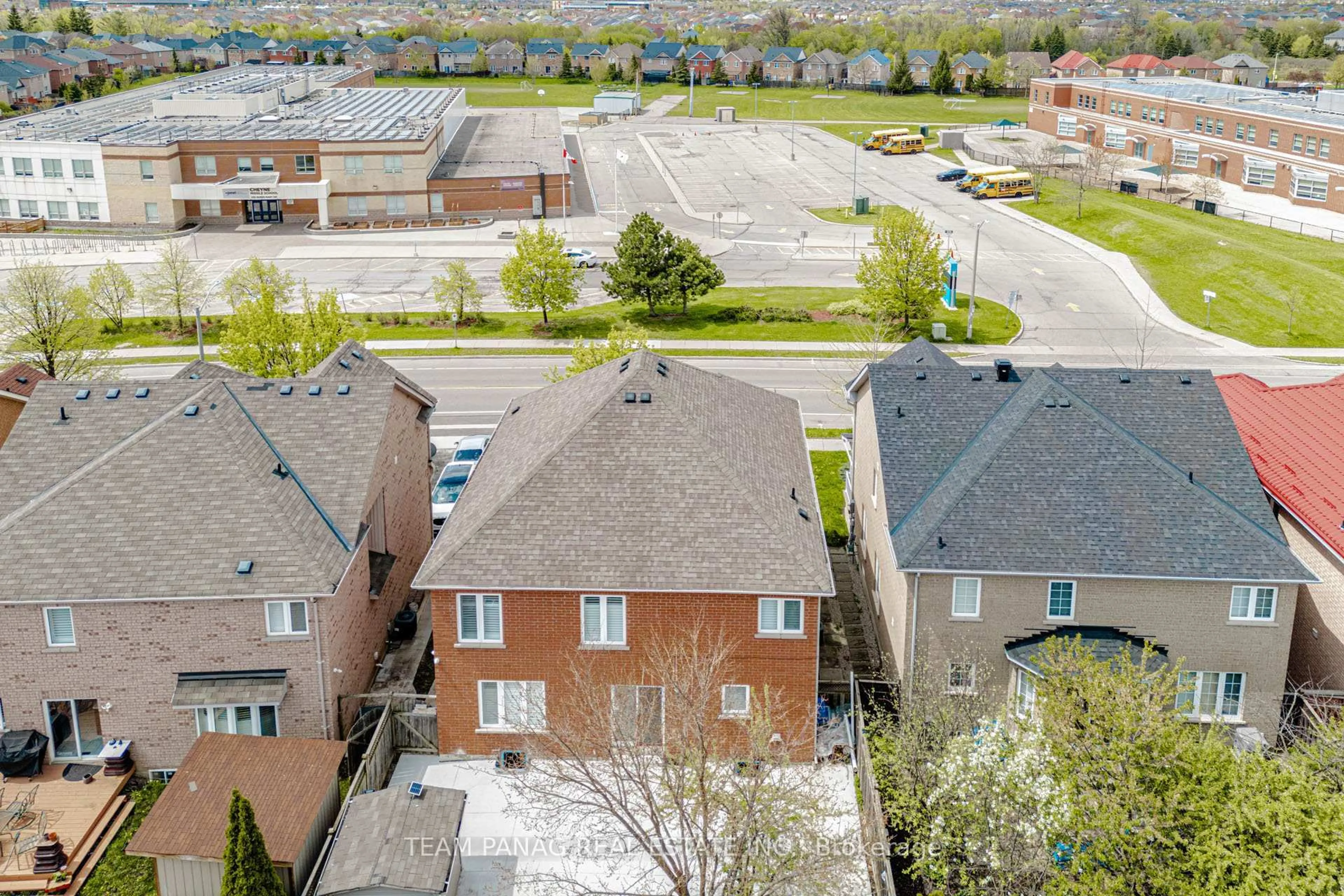A pic from outside/outdoor area/front of a property/back of a property/a pic from drone, unknown for 233 Queen Mary Dr, Brampton Ontario L7A 3L3