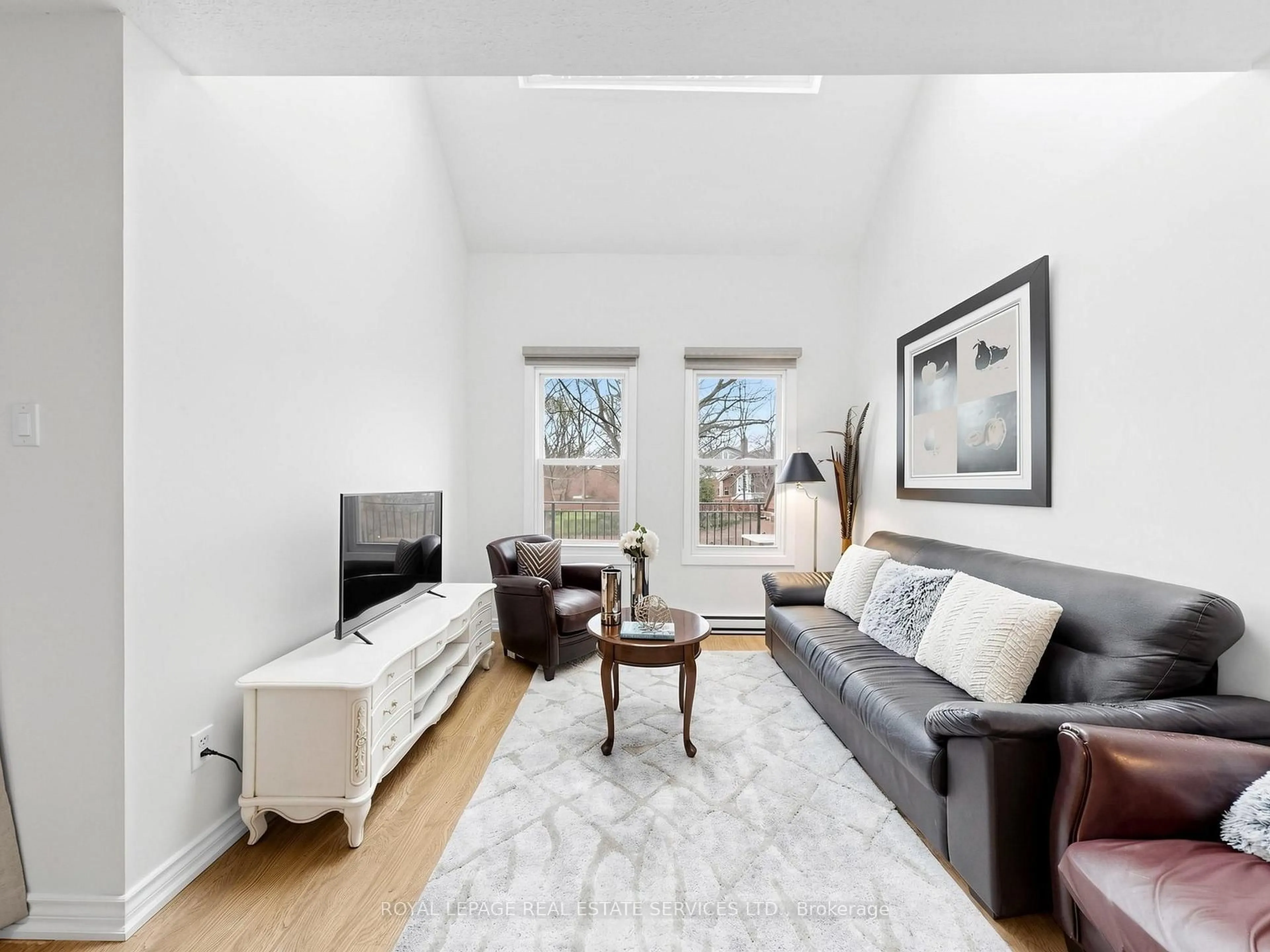 Living room with furniture, unknown for 530 Falgarwood Dr #21, Oakville Ontario L6H 1N3